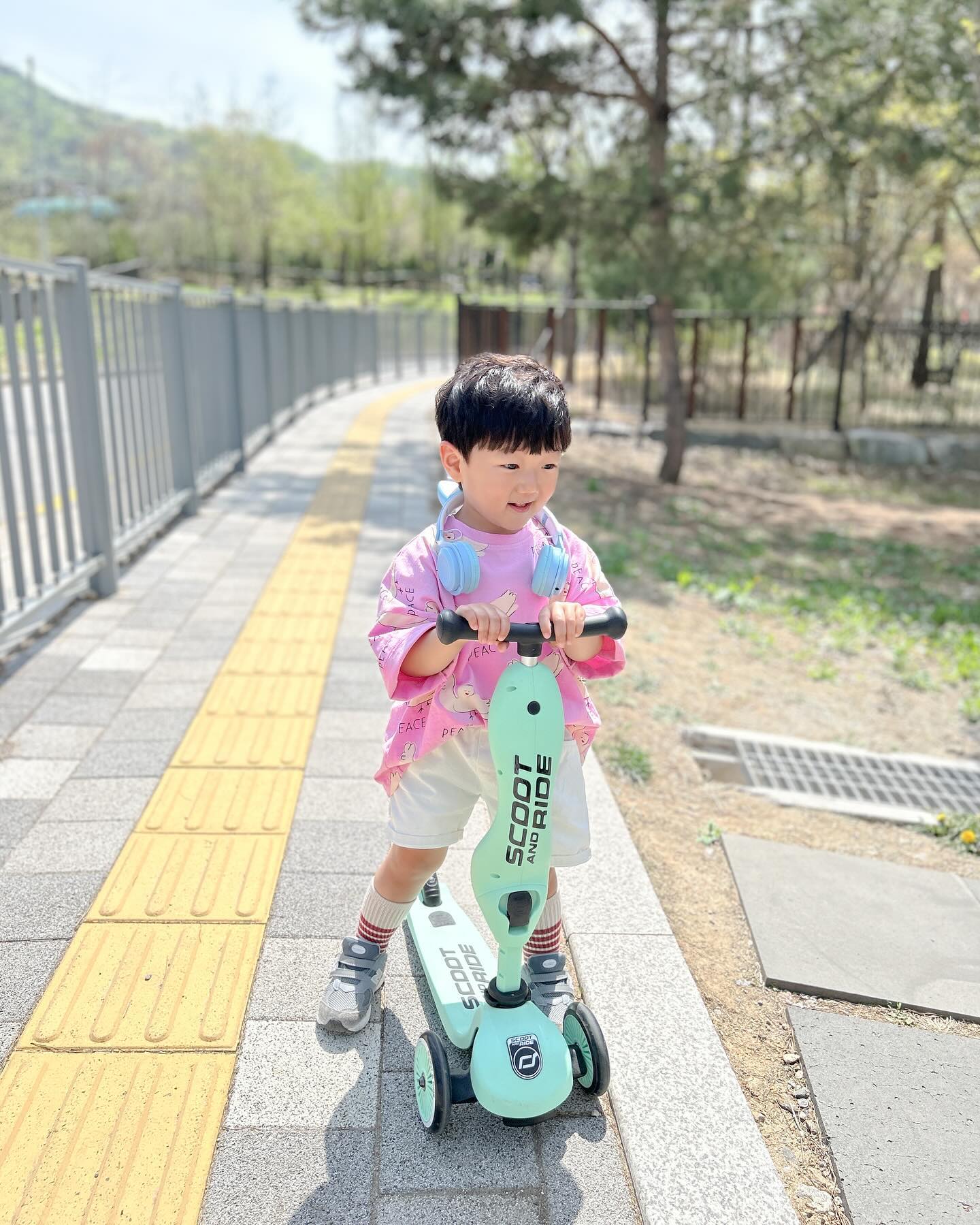 갑자기 헤드셋은 왜 꺼내달란거니?💕

핑크한 키위🌸

#패션키위 #핑크핑크 #젤리멜로 #젤리멜로24ss