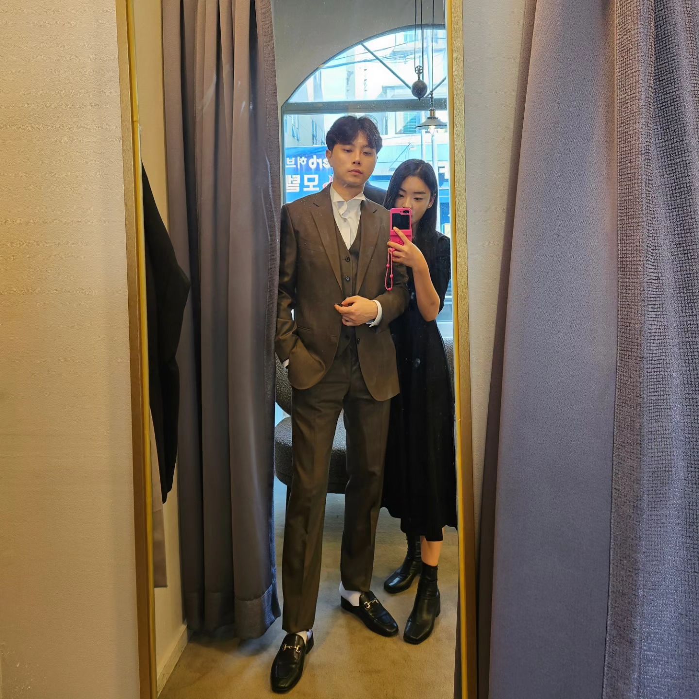 💙
 

웨촬,본식 정장맞추러🩷
싸울일이 없는 오로지
슬기맞춤 웨딩준비 👰🏻💙🤵🏻

#instagram#selca#selfie#예신#예랑#무조건내가공주#2년동안세뇌시킴#디오벨리#디오벨리대구본점#만세#테일러님최고👍