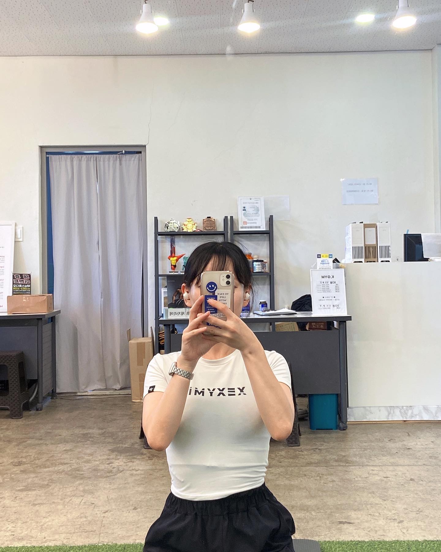 .
8.23 수

퇴근하자마자 엄청엄청 귀찮았지만 헬스가기는 성공

운동하고 술마셔서 말짱도루묵되버리기가 주특기😭 

#운동 #운동하는여자 #운동스타스램 #운동기록 #다이어트 #헬스 #헬린이 #헬스타그램 #오운완