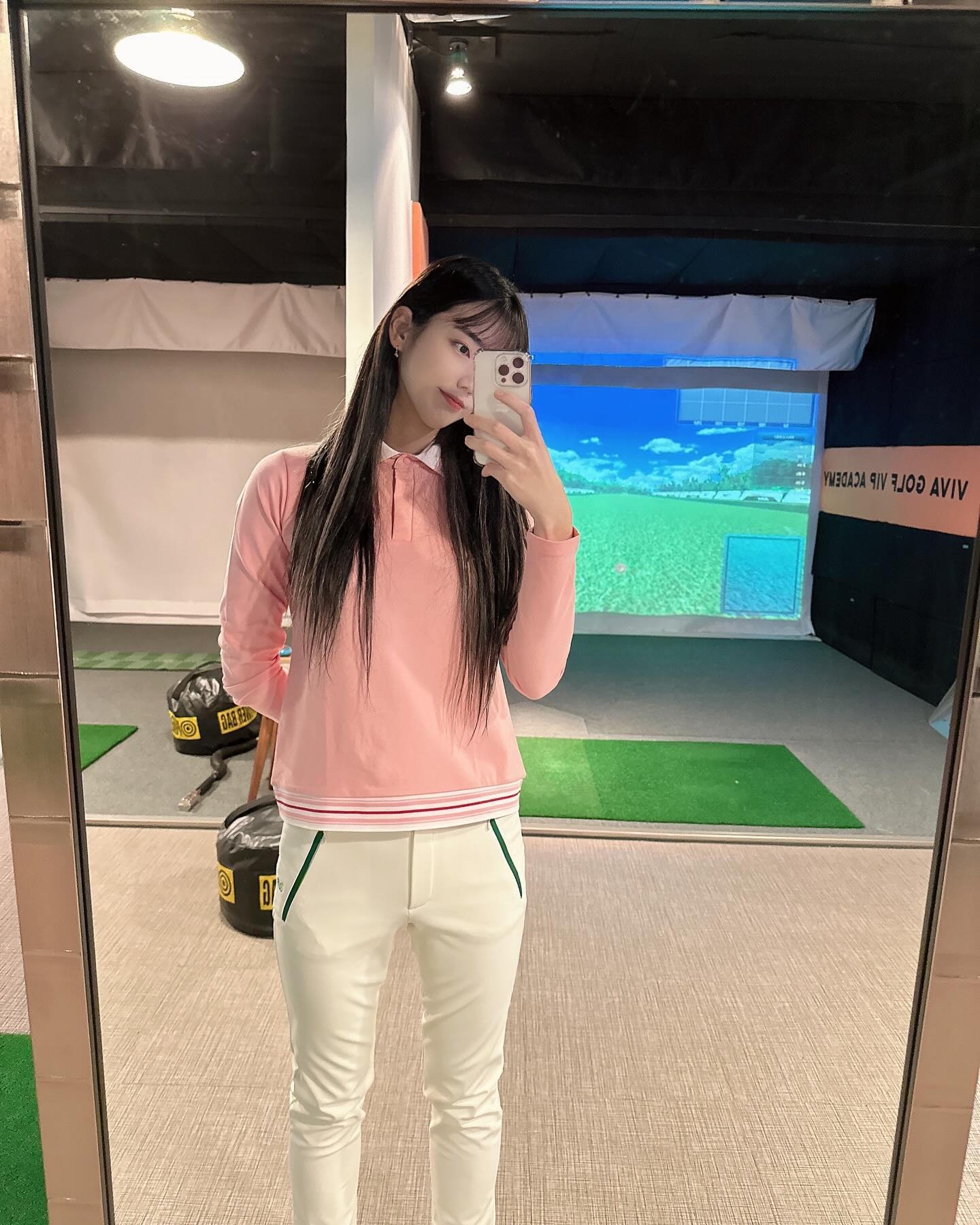 2024년 지니골프와 함께 하게 되었습니다~
많은 관심 부탁드립니당🥰

jinygolf.official 
.
.
#golf #golfstagram #golfwear #golfswing
#골프 #골프스윙 #여성골프웨어 #골프레슨 #골프스타그램 #골프연습장 #골프스윙동영상 #골프연습 #골프프로 #아이언스윙 #비바골프아카데미vip #광주 #서구 #골프레슨 #상무지구골프 #이차윤프로 #차윤tv