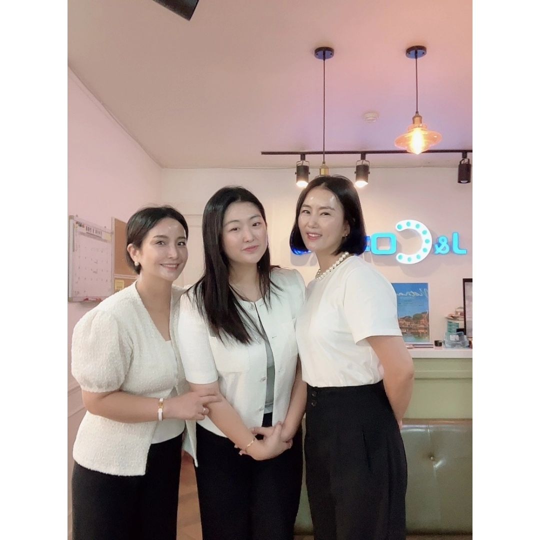 이사님이 센터장님이랑 수석국장님이랑
찍어주신 사진✨️
맞춘거같은 블랙앤화이트➰️
내가 젤 피부 안좋은거같으니까 관리 더 빡세게할께욥?ㅋㅋ🤍

발로발라도 피부좋아지는 제품력 인테라 😆

#인테라화장품 #인테라곽재련