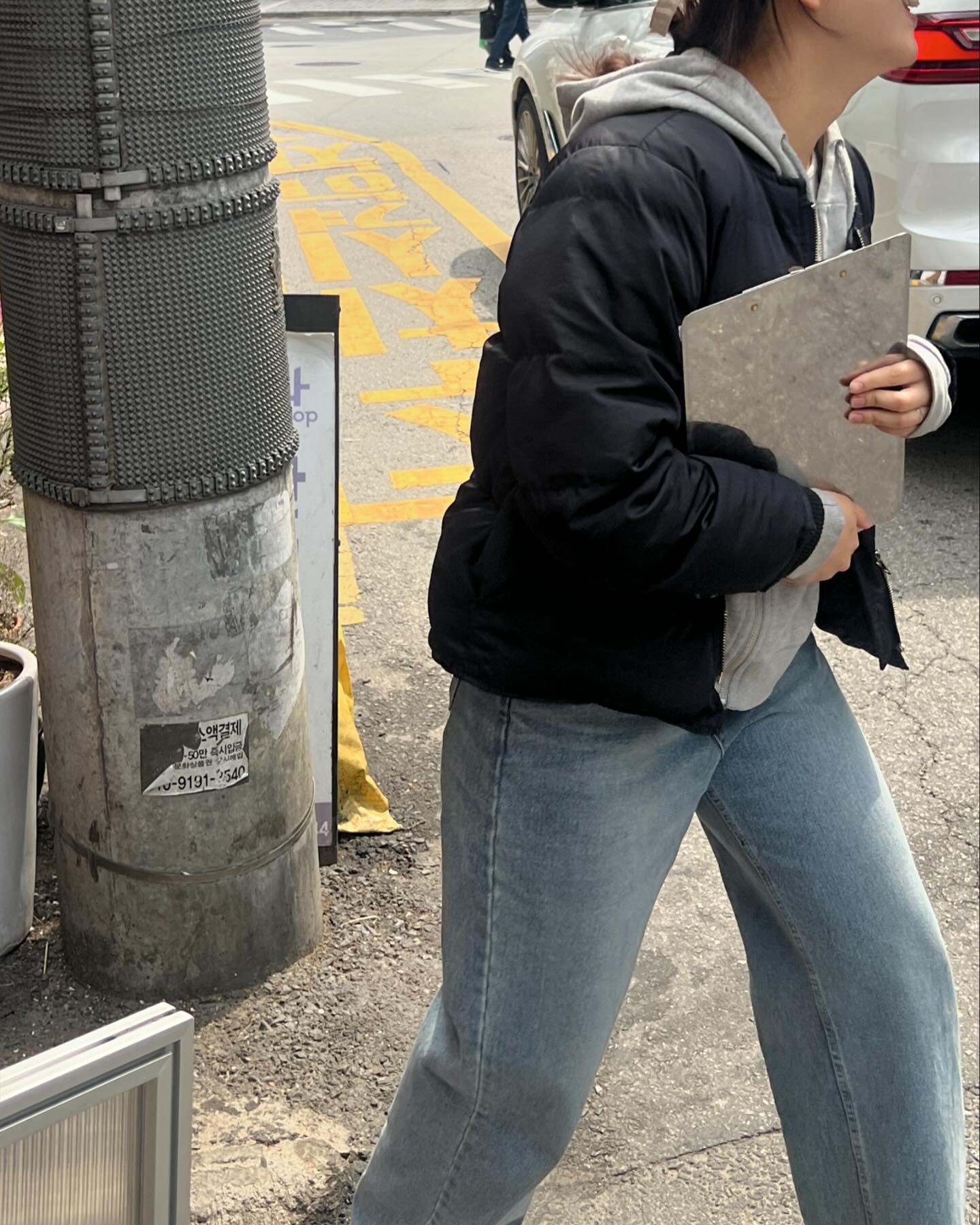 매일 같은 장소를 오가다 모처럼 마음 먹고 데이트하기로 결심했다. 새로운 장소, 새로운 음식, 새로운 분위기. 짧지만 눈물날 정도로 행복했던 봄날의 데이트🌷

결혼을 앞두고 둘만의 시간이 더 소중해진다. 익숙함도 좋지만 가끔은 새로움으로 일상을 채워야지. 그런 의미에서 주기적으로 데이트하기로 약속도 하고, 그렇게 우리는 또 서로 맞춰가는 법을 배웠고! 

#우리결혼중이에요