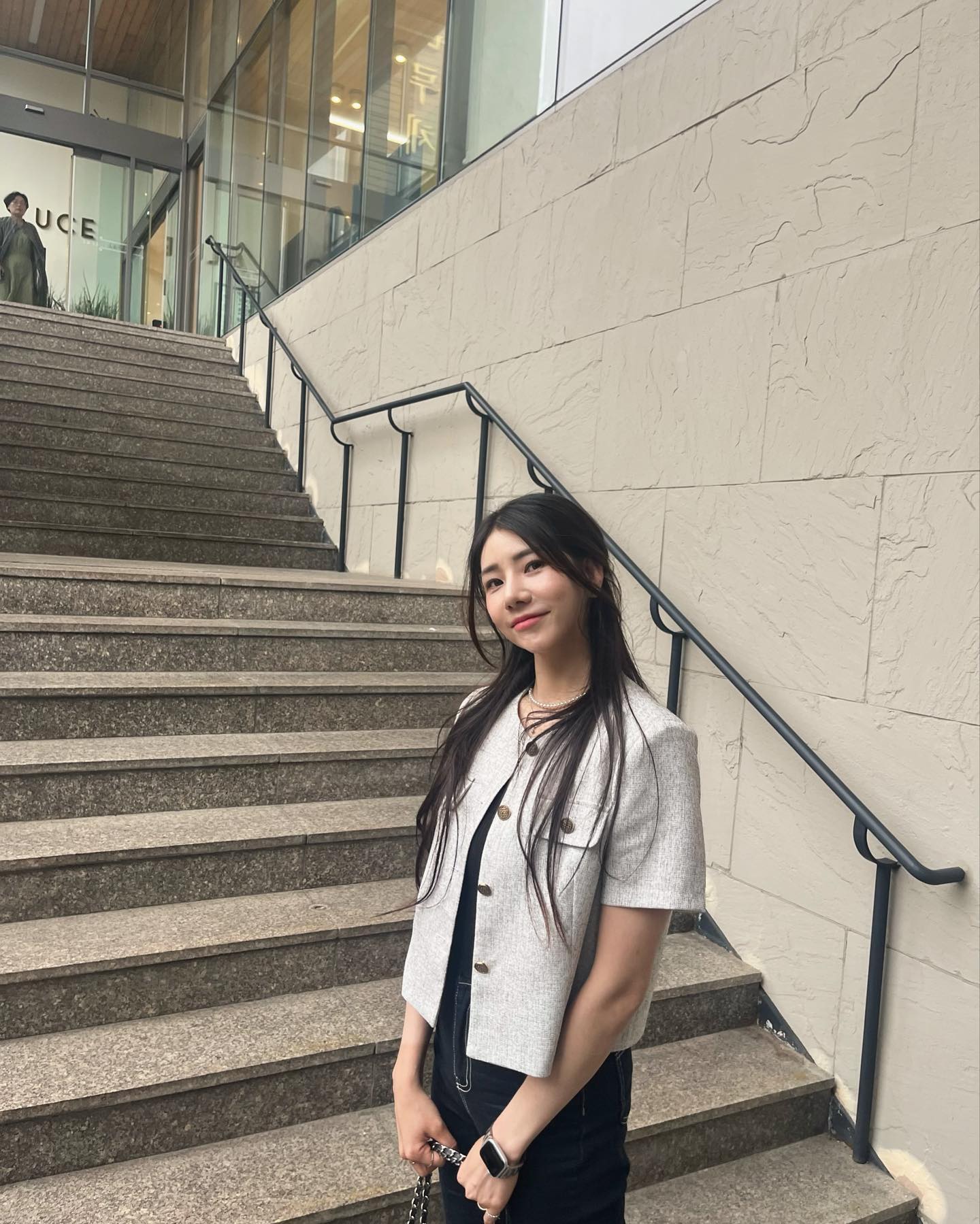 오랜만의 서울나들이 🚗
쳘미니 친구 결혼식가서 7년전에 응원하던 나의원픽님 만남,,,
식장도착하자마자 옆모습보고 바로알아보기,,,
계속 노래해주세요,,,🙏🏻 내목소리도이제그만 돌아와주ㅕ,,,