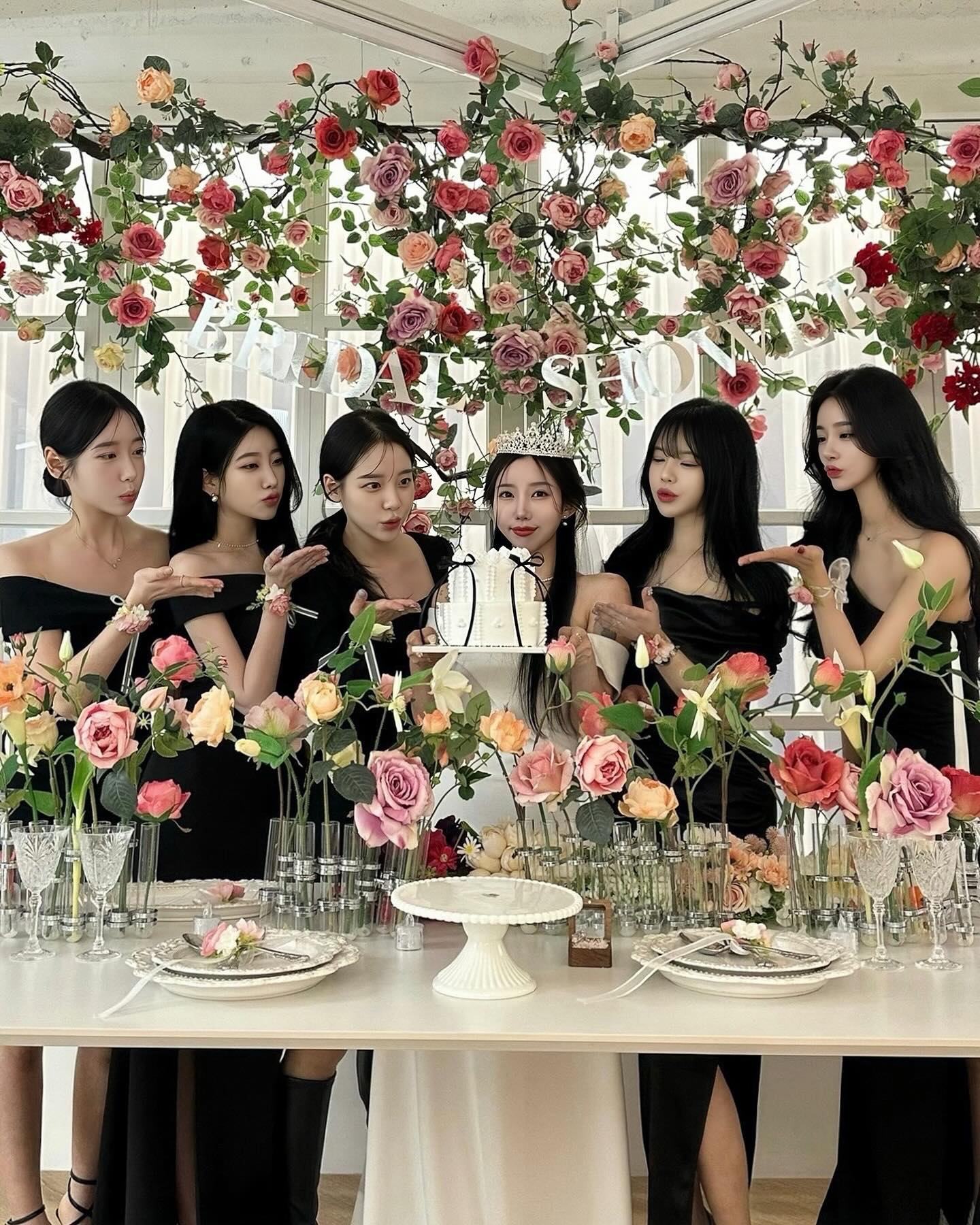 큰언니 먼저 간당👋🏻
항상 옆에서 응원해주고, 모범이 되는 첫째온니가 될게
결혼식날 울면 꿀밤100대다✊🏻 #사랑해내새꾸들🖤