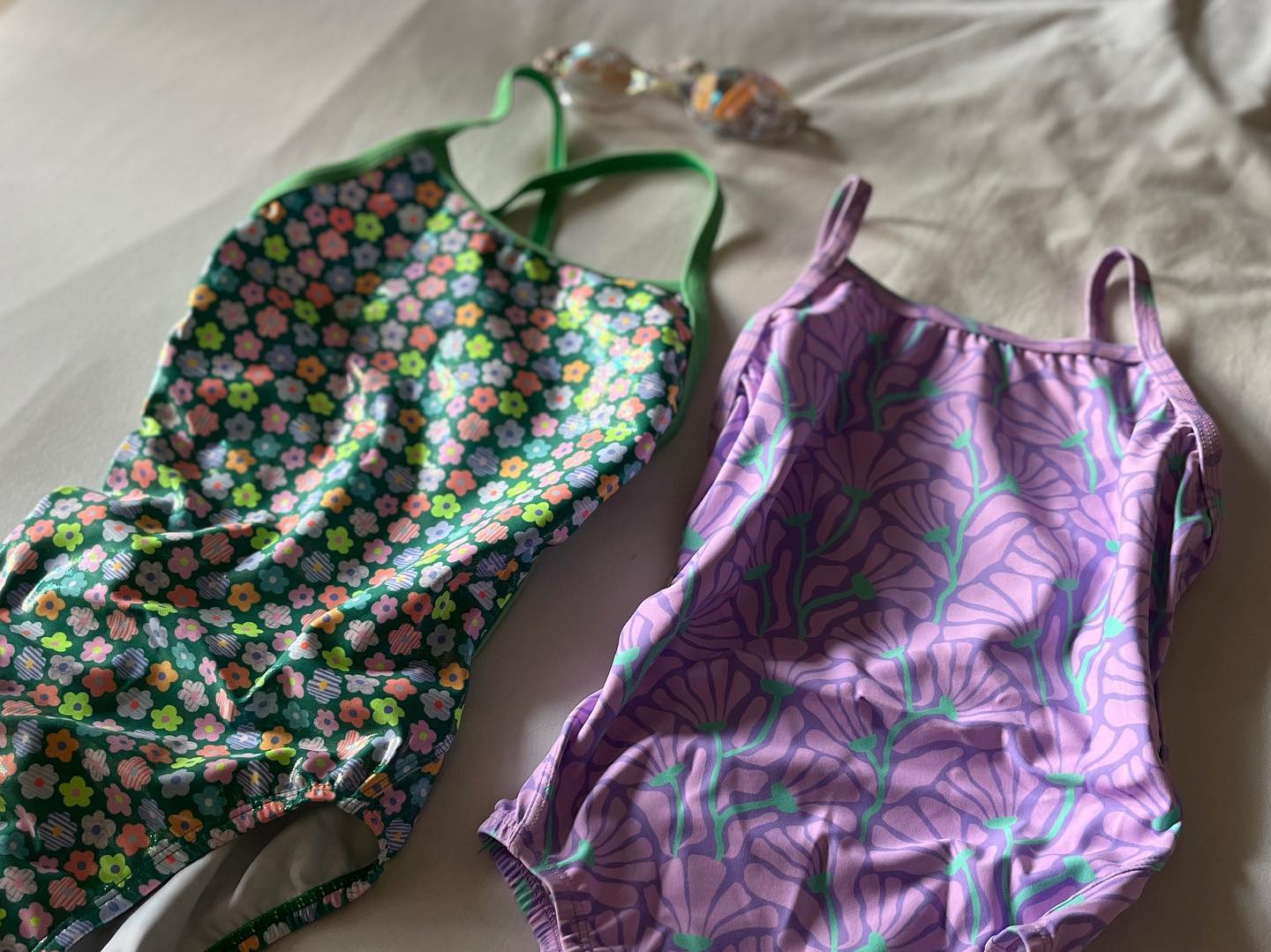 르망고에서 새로 산 수영복👙 
너무 귀엽쟈나,, 
뒤에 프릴이 포인트💗
