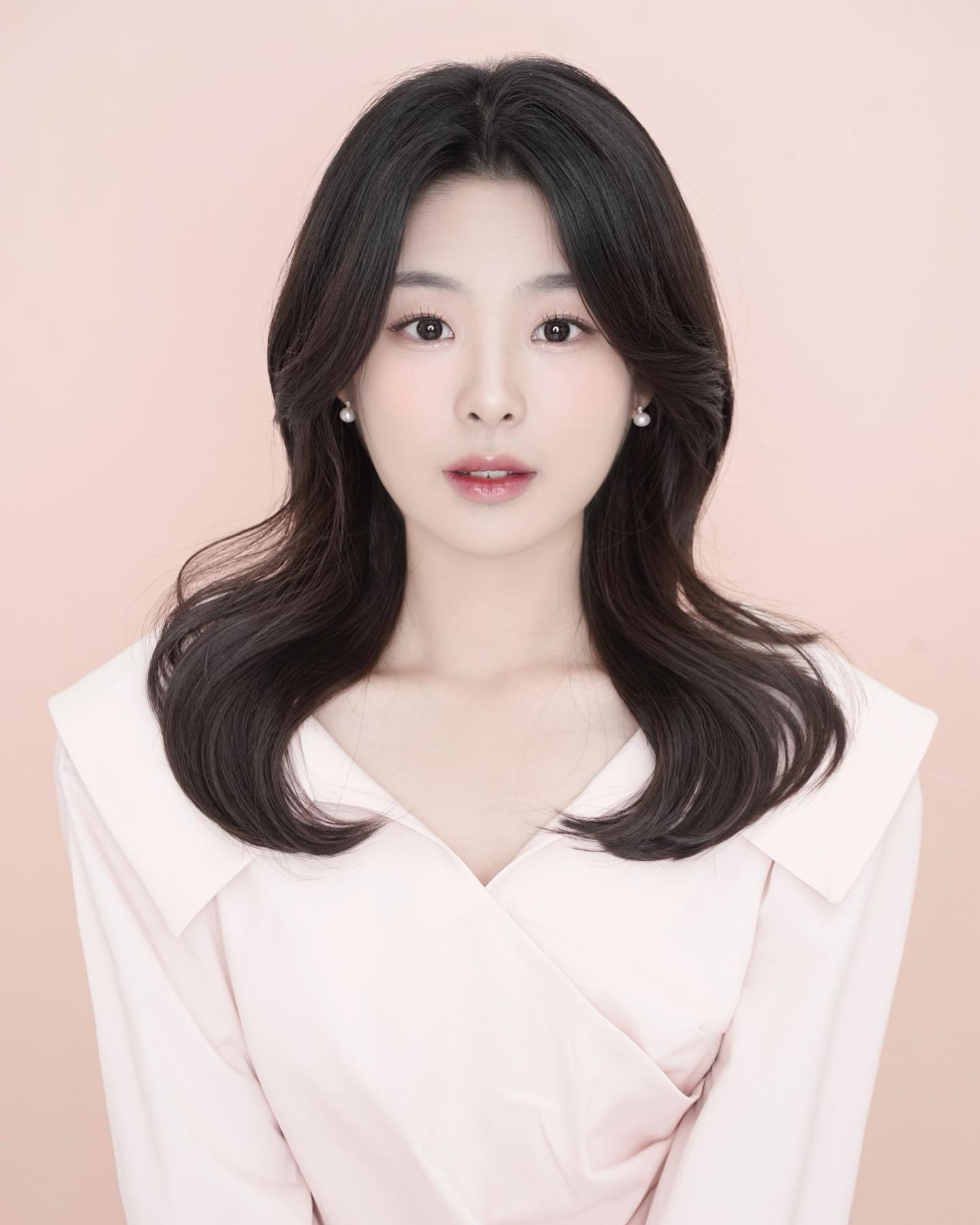 프로필 촬영 메이크업!
산호맨숀 촬영으로 찾아 주신 고객님!
청순 이미지에 맞게 너무 진하진 않지만 사진에 많이 날아가지 않게 또렷함은 살린 핑크메이크업 해드렸는데 너무 예쁨😊

메이크업 예약은 프로필 오픈카톡 or DM

#메이크업 #촬영메이크업 #핑크메이크업 #프로필촬영메이크업 #프로필촬영 #산호맨숀 #증명사진 #메이크업아티스트  #웨딩메이크업 #입시메이크업 #메이크업샵추천 #압구정로데오 #본샵 #청담본샵