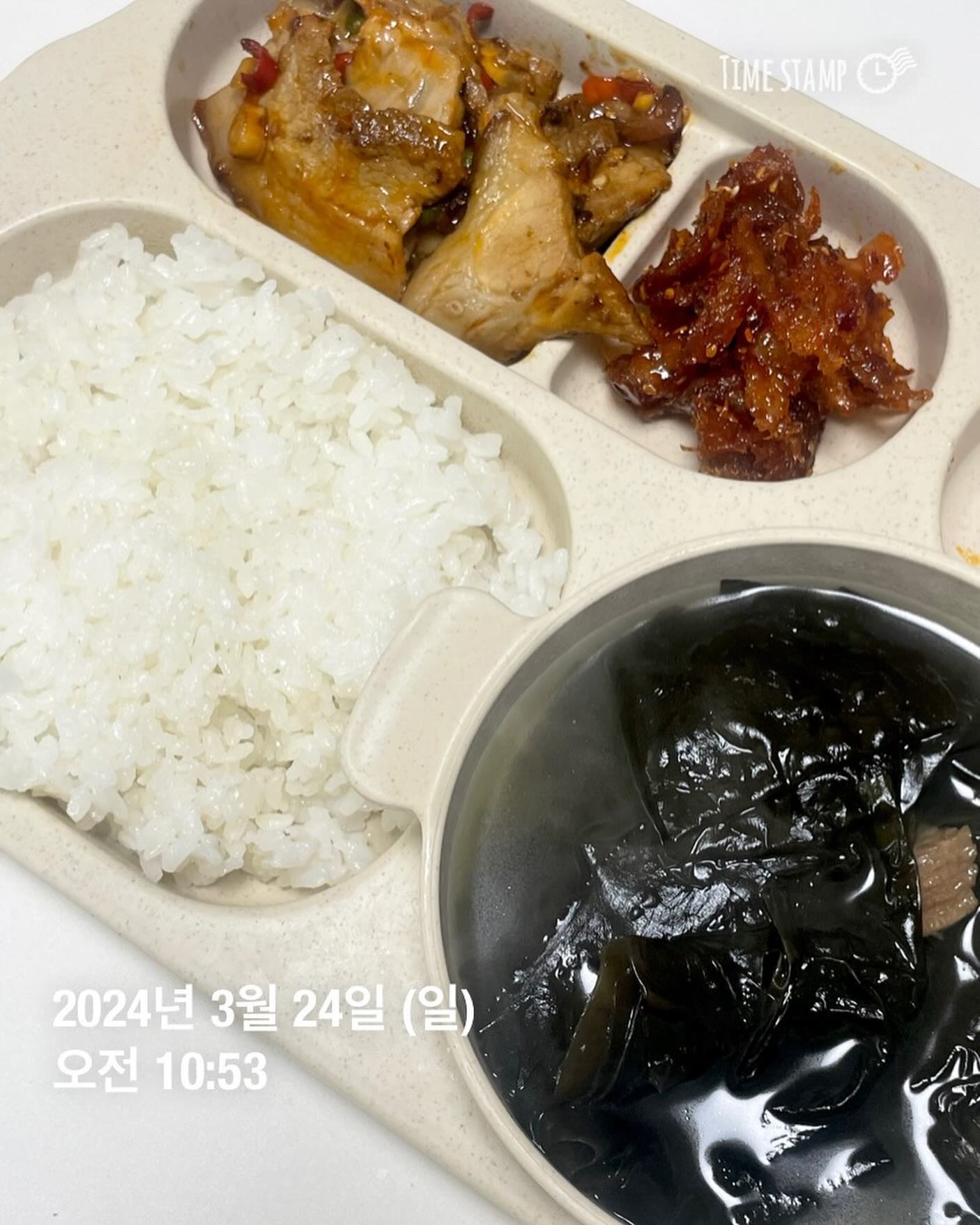 (식단일기 D+378 : 다이어트 6일차)
- 오늘의 몸무게 : X 
- 오늘의 운동 : X
- 아침 : 밥1공기 + 미역국 1그릇 + 진미채볶음 1접시 + 마라족발볶음 1접시
- 간식 : 티코아이스크림 2개 + 곤약젤리 6개
- 점심 : X
- 저녁 : 밥 1공기 + 닭볶음탕 1그릇