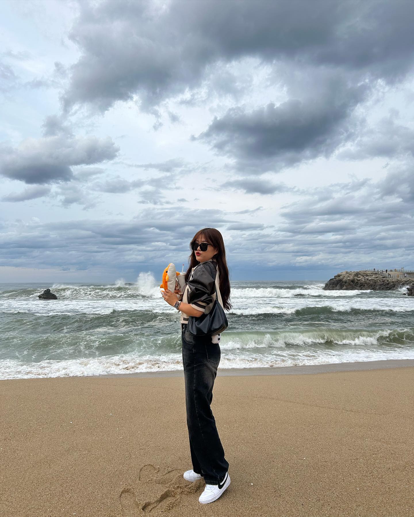 너무 예쁜 파도보고가세요:)

원래 이런건 새벽에
#바다 #강릉 #여행