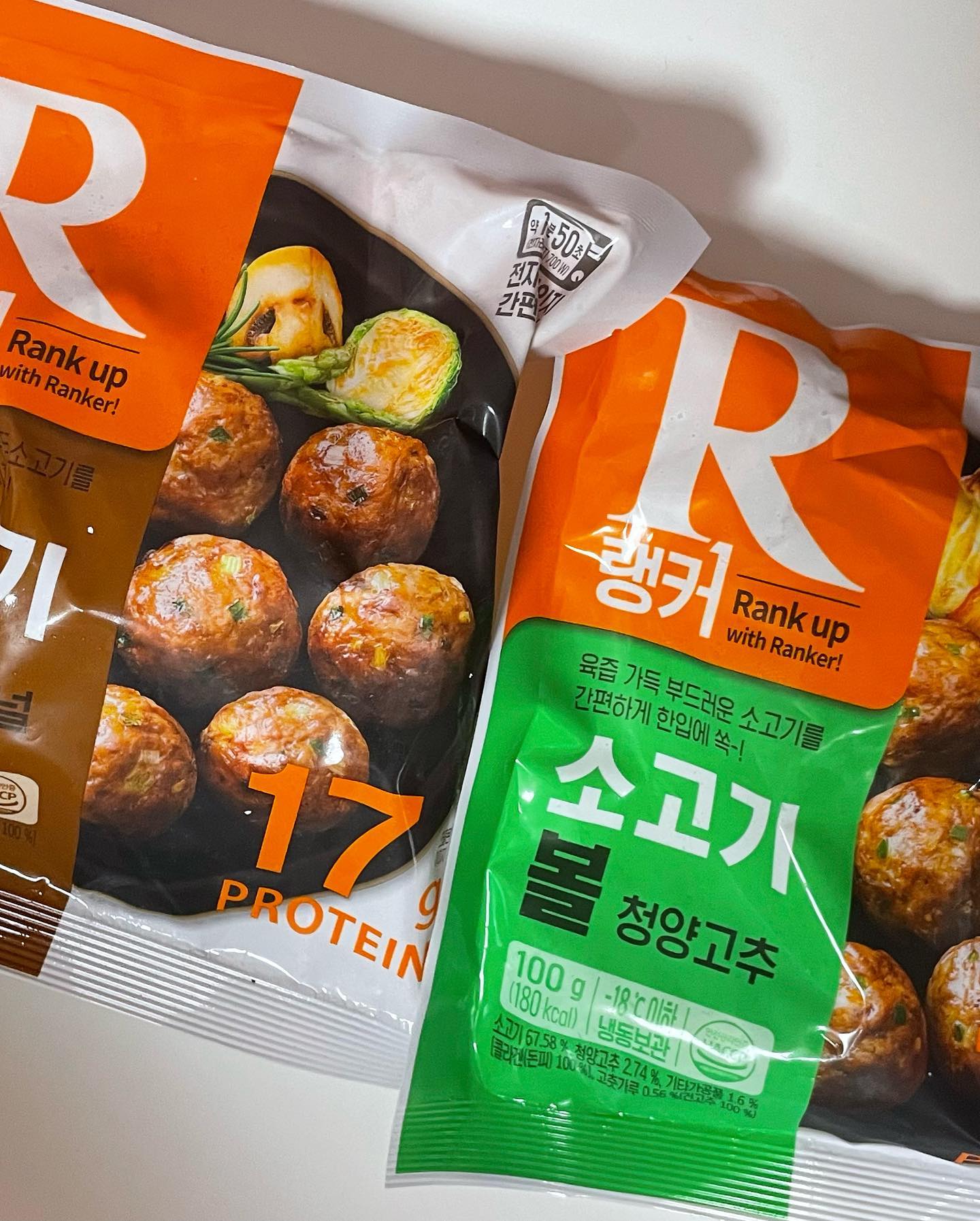#광고 #제품제공 #랭커소고기볼 

rankingdak_official 
exp._.official 

안녕하쑤잇~~~~~~! ㅋㅋㅋㅋㅋ 즐거운 한가위네요!!!!!! 벌써 추석이라니 시간이 왜이렇게 쏜살같이 지나가나요,,,,, 추석때는 많이먹어도 살안찌는거 아시죠????? 많이먹고 풍성한 돼지 아니 한가위되세요! 🤣 그렇지만 저는 치사한사람이니까 한끼는 명절음식 한끼는 식단할랍니다! 🤤 랭커 소고기볼도 당첨된김에!! ㅎㅎㅎㅎ 이걸로 동그랑땡만들어도 맛있을 것 같네용 ㅎㅎㅎㅎ 운동하고 먹어봤더니 꿀맛 ㅎㅎㅎ 플레이팅에 소질없어서 맛있게는 안보이지만 맛있습니다,,,, (왠지 갱아한테 욕물거같은 플레이팅) 다들 랭커 소고기볼로 명절음식 만들어서 추석에도 건강한 고단백 식사 하시죠! 즐거운 연휴 되시구요 명절에는 쉬엄쉬엄 운동해요 우리~~! (난열심히해야징)