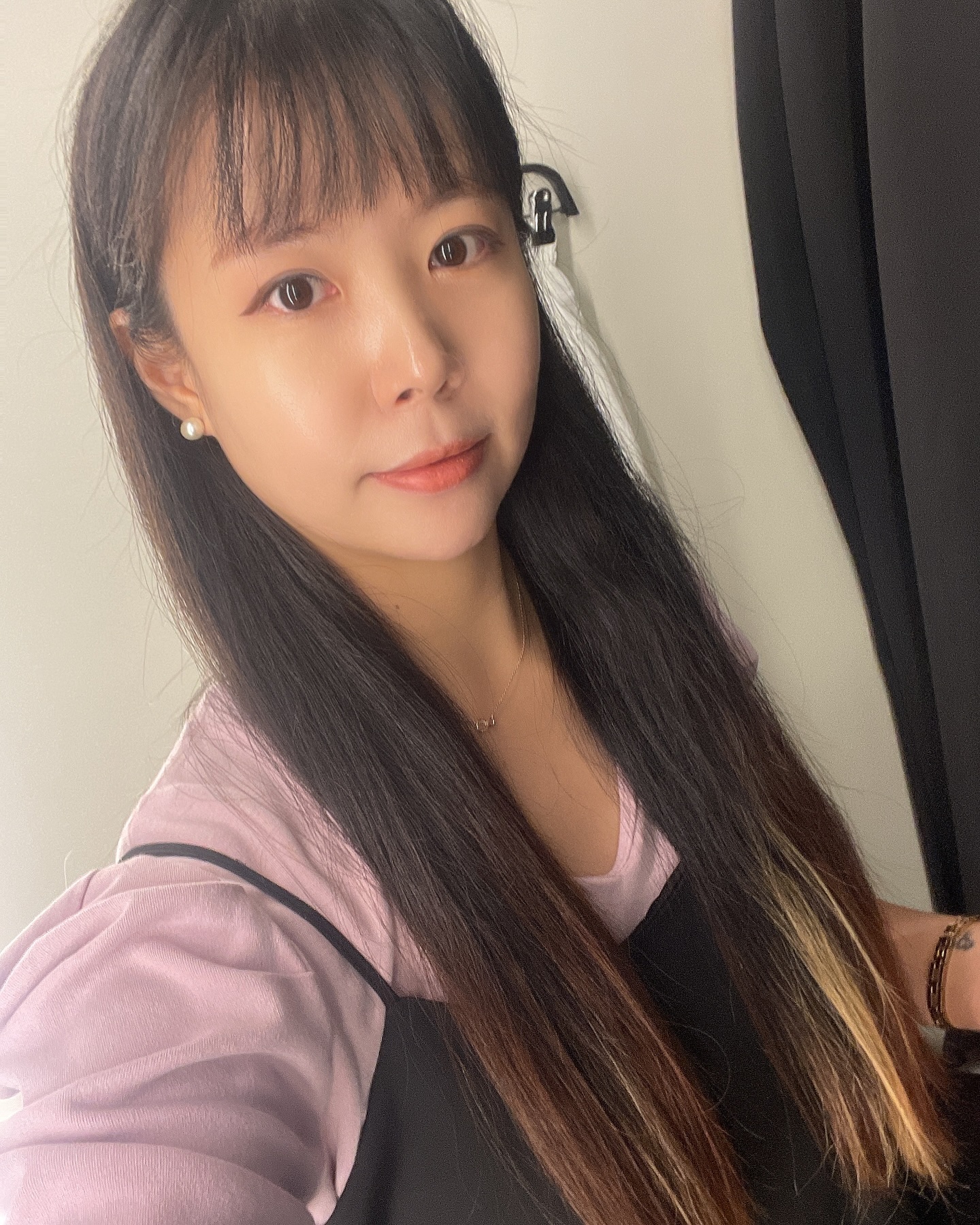 화장한 기념으로 오랫만셀카 날씨가 증말 종잡을수가 없네
나처럼 🤣🤣🤣

.
#불금 #셀카📷 #셀카투척