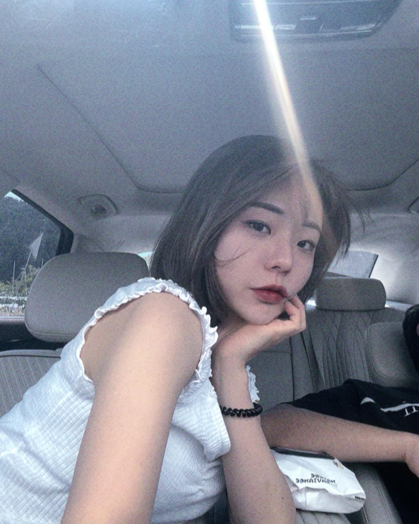 나는 ! 2학년 !

#차노을 #아이린의친구 #춤추고 #랩하는걸 #좋아하는칭구