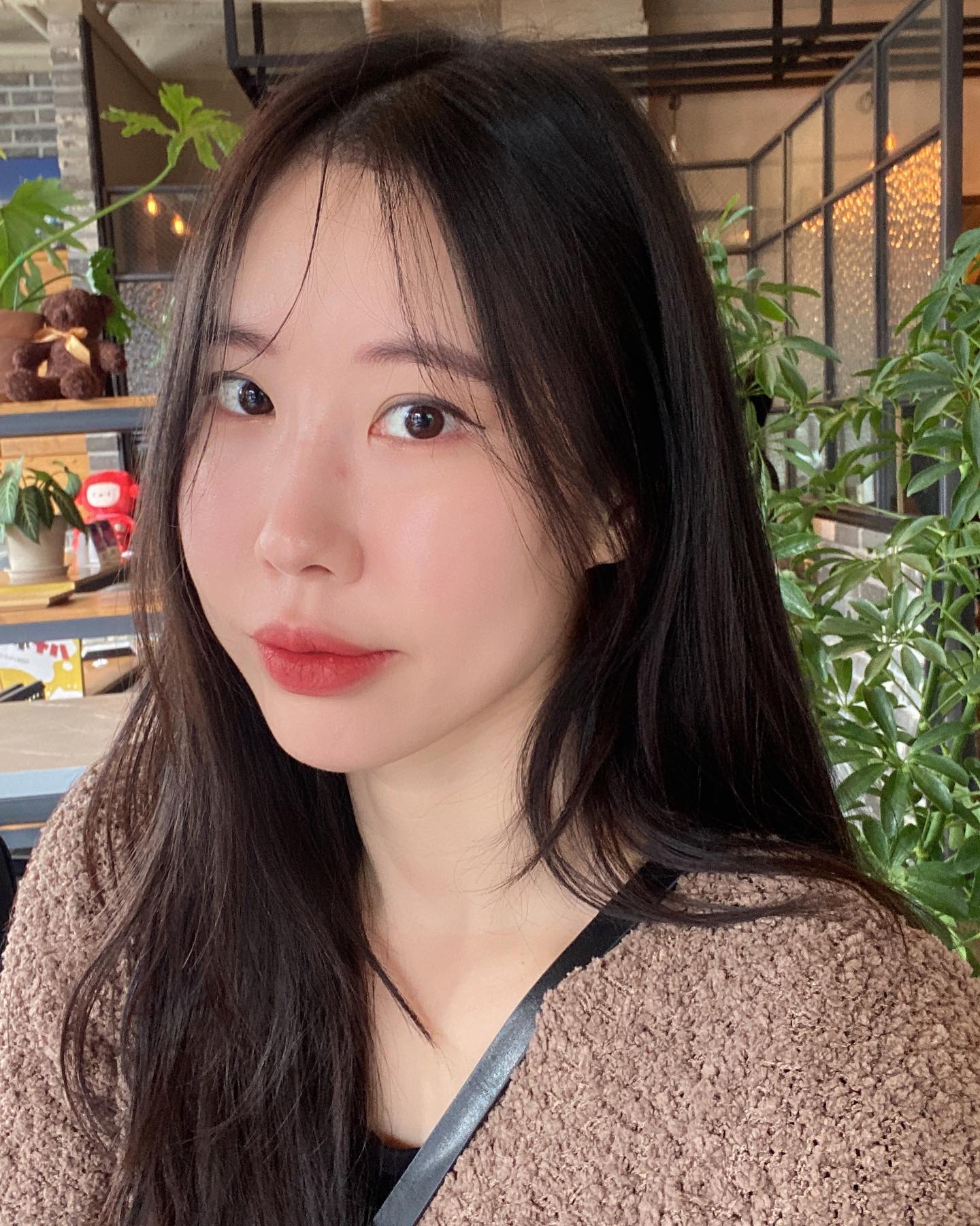 피부야 힘내..
—
#오랜만에셀카 #카페멍 #얼른주세요 #제커피