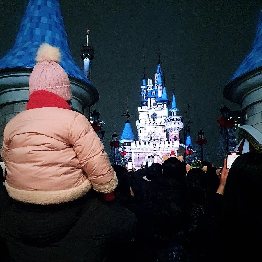 .
🎄Merry 2023 Christmas🎄
유난히도 다사다난했던 올해
마무리 잘하고 우리가족 2024년 화이팅 🤍

#merrychristmas #lotteworld