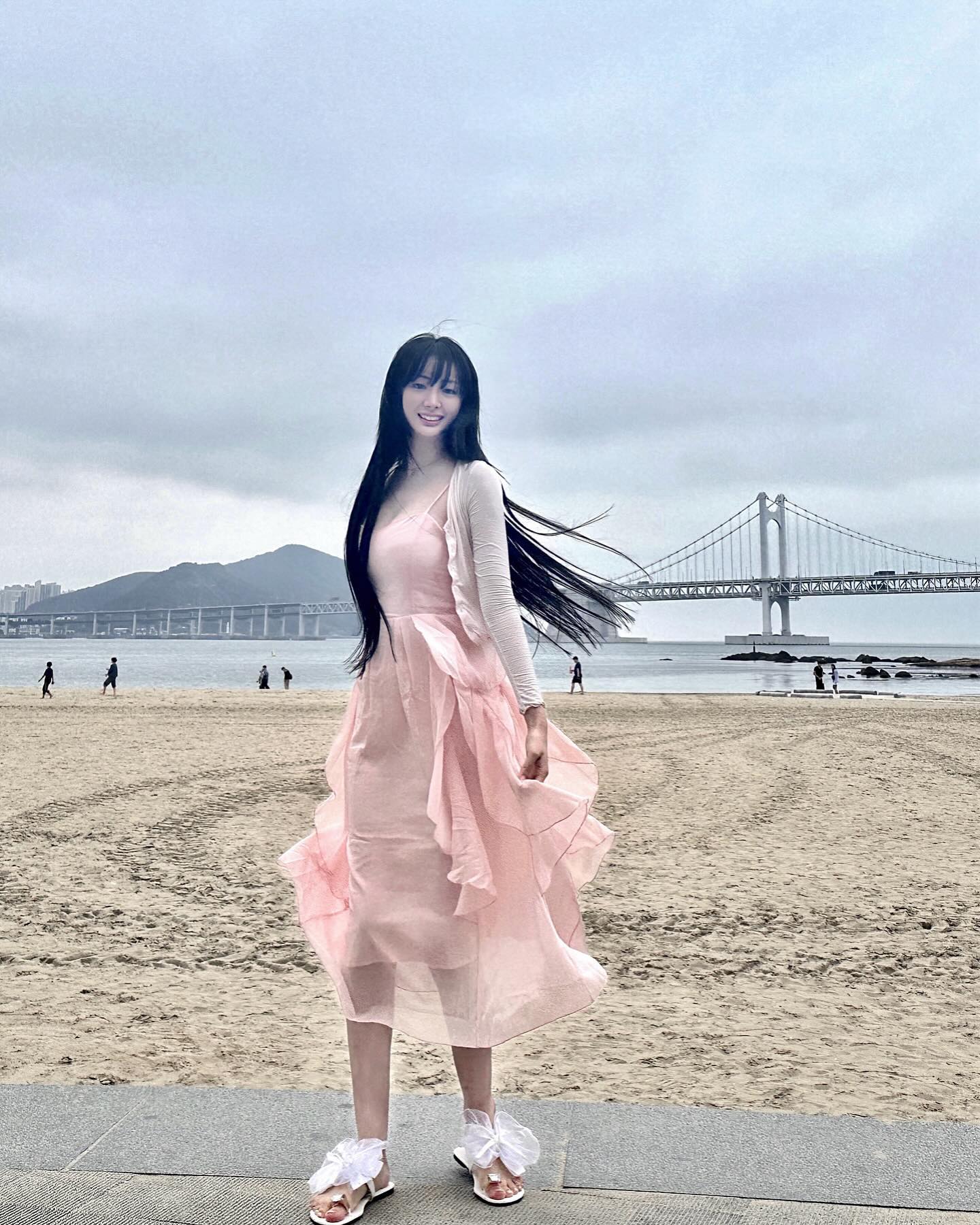 이렇게 웃는 사진은 처음 찍어봐…😳