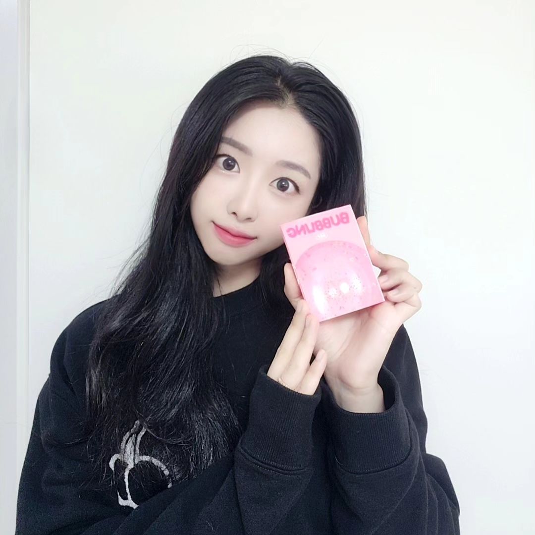 #제품협찬 Otr 버블링그레이 렌즈예요💕
부드러운 패턴으로 그레이인데
자연스럽게 예뻐지는 영롱한 렌즈였어용💖💖

✅️ 착용했을 때 이물감없이 편안했어요
ℹ️ 공식홈페이지에서 1+1행사중이랍니다!

추워지는 날씨 따뜻하게 옷 입으시구🧸
오트르 인스타링크로 구매처를 확인하세용😆😆

#히나뷰티#버블링#그레이#오트르#오트르렌즈#렌즈추천#컬러렌즈#컬러렌즈#뷰티인플루언서#뷰티#컬러렌즈추천#버블링그레이otr.lens_official  otr_jp