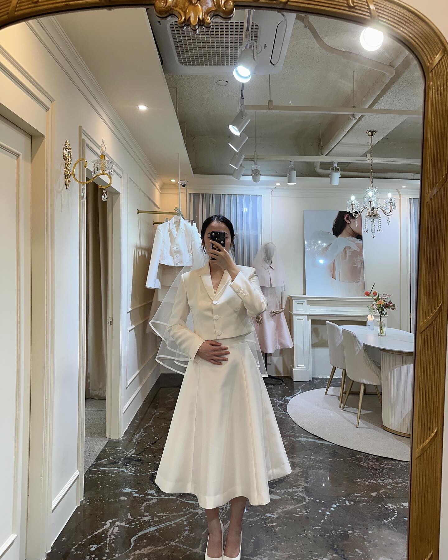 드레스피팅 중 마음에 쏙 들었던 셋업

-
-
-
-
-
-
-
-
✅본식 드메는 다이렉트 결혼준비 카페에서 준비 중
결혼에 대한 다양한 정보도 얻고, 업체 후기도 살피고, 모은 포인트로 스드메 할인까지 받을 수 있어요🫢

✅추천인 ‼️똔뚠‼️ 입력하면 ‼️3만 포인트 적립 
✅추천인 입력만 인증해주시면✨ 
두달 만에 100만 포인트 모으게 해준 포인트적립 파일 공유해드립니다! 계약 여부 관계없음👌

#뚠똔웨딩 #웨딩홀 #웨딩홀투어 #맞춤정장 #결혼준비 #웨딩 #박람회 #다이렉트결혼준비 #다이렉트결혼준비카페 #드레스피팅 #피로연복장 direct.wedding