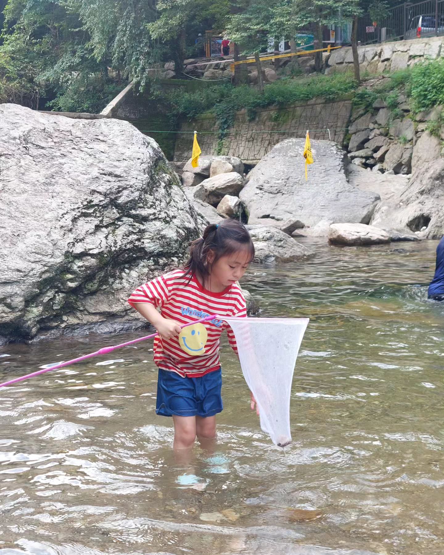 😀 8.19-20
할아버지 할머니와 유명산 자연휴양림으로
늦은 휴가 다녀옴

산림복합체험센터에서 뛰어놀고
나무 딱다구리 만들기도하고
계곡에서 실컷놀다온 우리 미달이ㅋㅋ

여름휴가2가 남아있지만 방학 정말
알차게 잘보냈다 👍

#김롸스타그램 #유명산자연휴양림 
#여름방학 #계곡