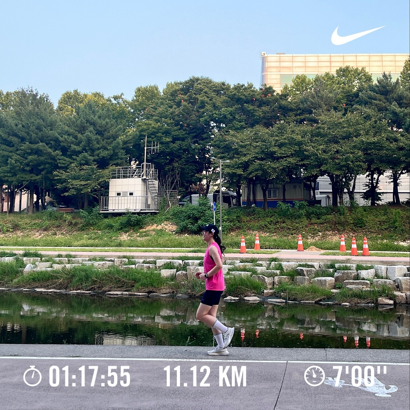매번 1키로씩 거리 늘려가기 첫단계 11키로런🏃🏻‍♀️🏃🏻‍♂️
최장 10키로만 뛰던 내게는 나름 큰 맘....!
핑쿠를 입으면 기부니가 좋그등여~💕
근데 팔뚝 쓸려서 이제 못입을것 같아😊💓
오늘도 같이 뛰어주신분들 무한감사링^▽^
마지막 박제! 해비타트 815런 모자 넘 시원해성
해떠있을때 내 필수 러닝메이트...🫶🏻

#2024815런 #815런이벤트 #노스페이스 #한국해비타트 #잘될거야대한민국 #팀코리아 #런린이 #오런완