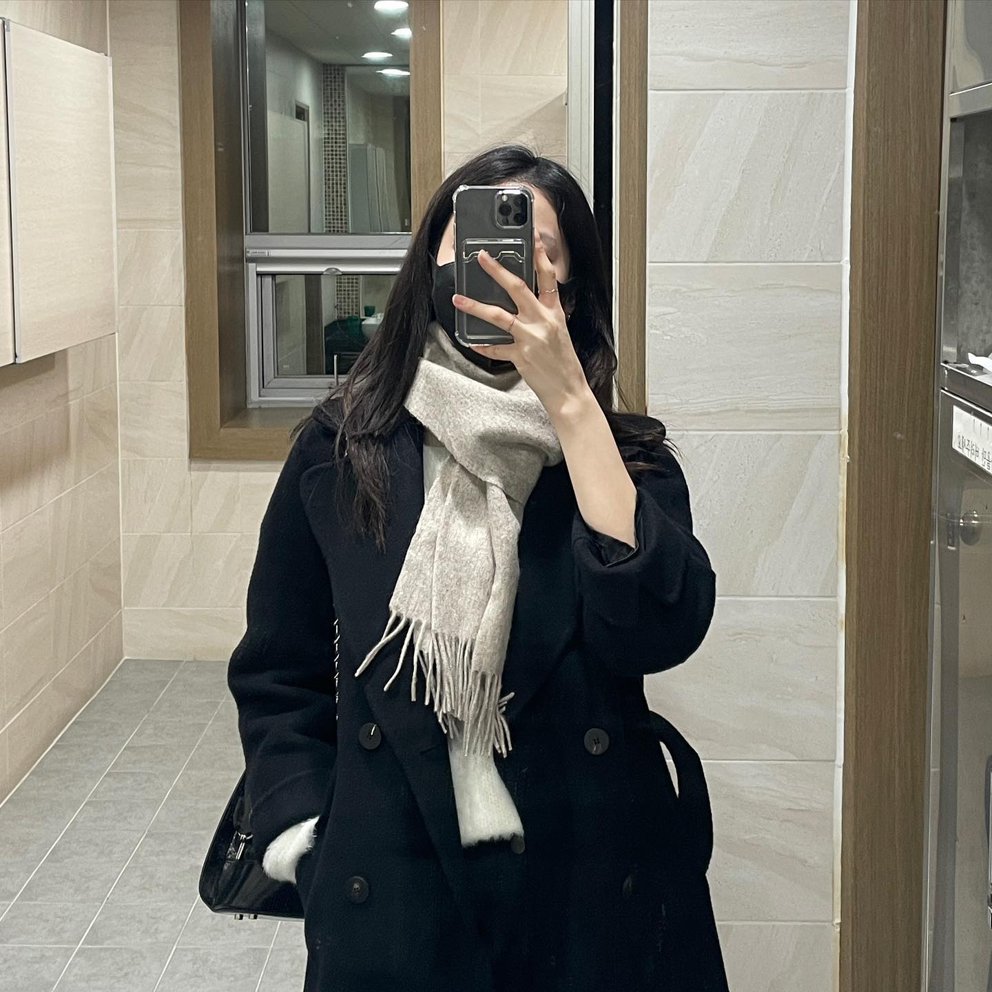 푸핫 겨울옷 입기는 넘 노잼이에염(*´-`)
오늘 갑자기 눈 와서 지각해버렸땁니다ㅠㅡㅠ
눈이 좋지만 싫은 어른이 되어벌였씁니달호달달