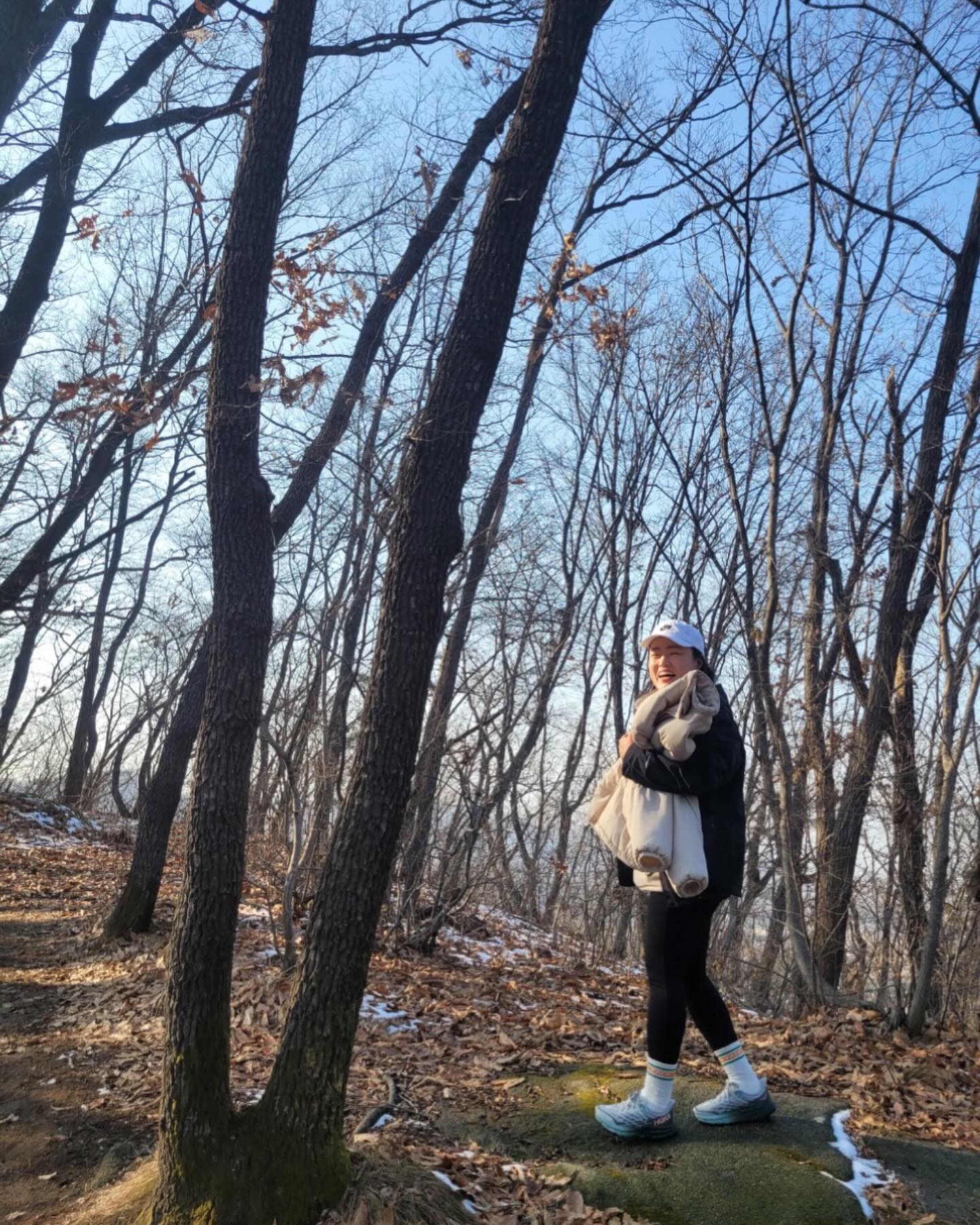 활짝사진 잘 없는데😆😆😆
강화도는 이제 봄이야🌱

#⛰️ 
#마니산 472.1M

🥾주차장~매표소~단군로~372계단~참성단~정상~원점회귀

#travel #trekking #hiking #hikerlife #mountain 
#여행스타그램 #아웃도어라이프 #blackyak #인천여행 
#koreamountain #bac인증 #강화도여행 #강화도가볼만한곳 
#블랙야크100대명산 #등산소통 #겨울산행 #일출명소 #일몰명소