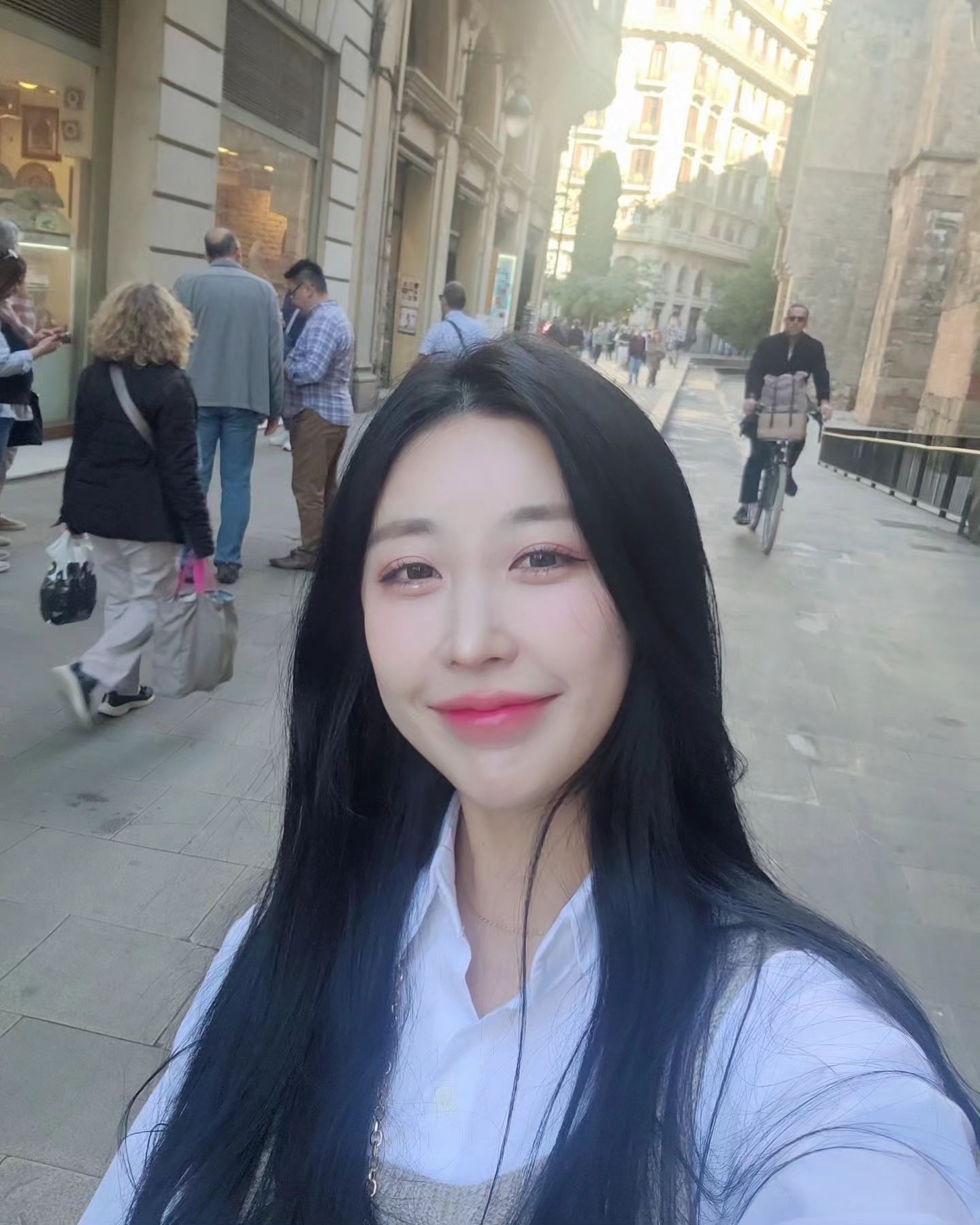 스냅 촬영하러 혼자 #고딕지구 🎄💗
.
.
.
지금은 한국이랍니다 ༚✧˳⁺⁎
.
.
#spain
#barcelona 
#elgotic 
#스페인
#바로셀로나