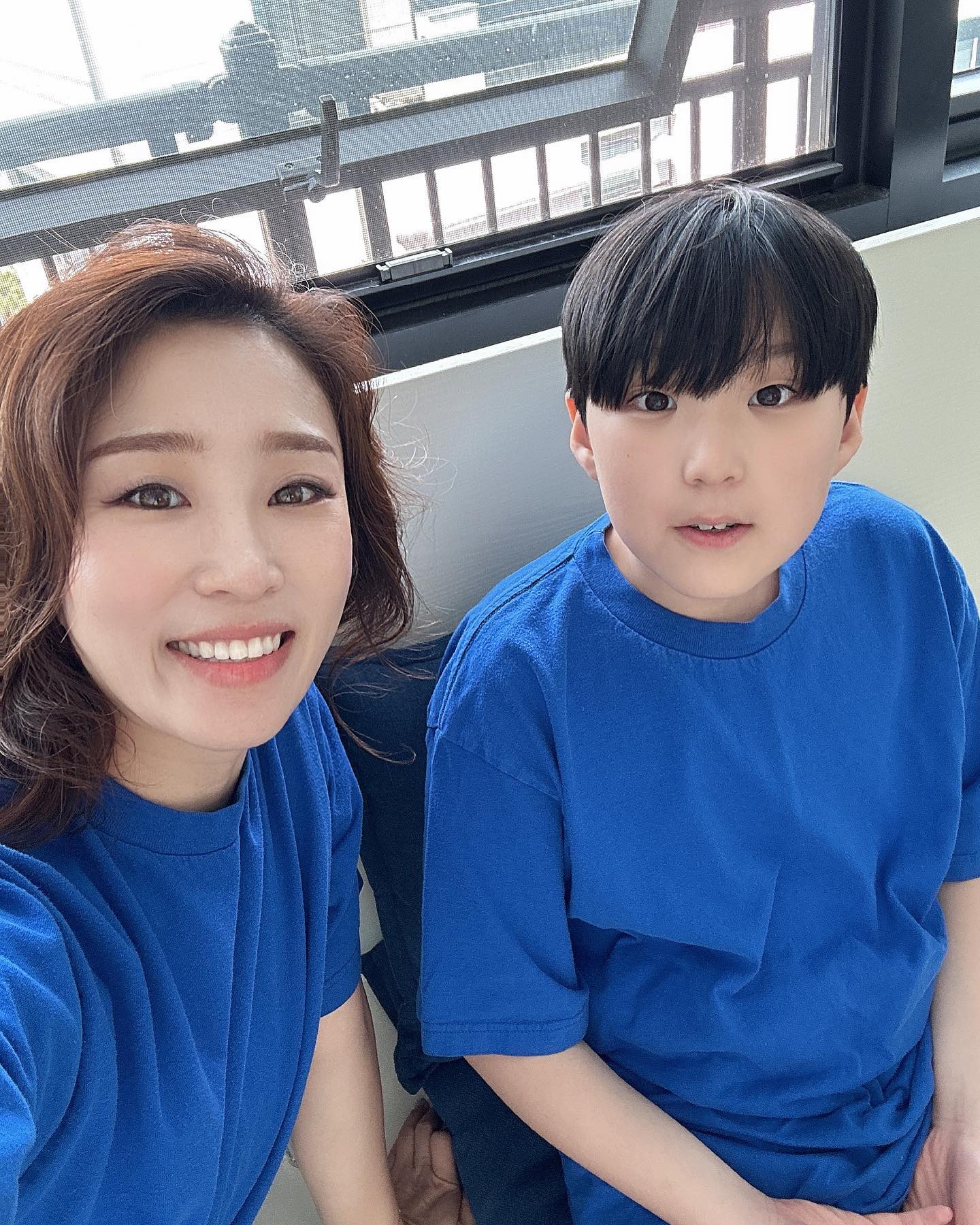 #홍보

아들이랑 제주여행 와서
첫 스케쥴
커플 마사지 받기💙

블루티셔츠가 커플티같네
사랑해... 아들😘

📍함덕 리치테라피
•제주 제주시 조천읍 함덕19길 7 4층

새벽부터 일어나서 피곤했는데
피로가 풀리네요
여독의 피로는 역시 마사지🥰
잠시나마 꿀잠...

#모자여행
#제주도
#제주테라피
#제주마사지
#함덕
#함덕리치테라피
