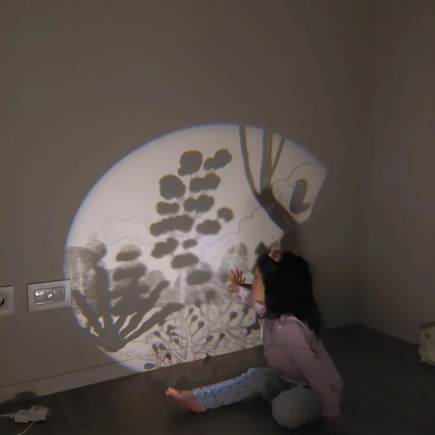 #협찬 #이야기시네마#그림자극장
#돌아기선물추천

잊을만하면 돌아오는 이야기시네마
서포터즈 활동...열심히해야지🥹

우리 4살 나둥이가 푹 빠진 우리집 효자템, 센스있는 돌아기
선물로도 너무 좋은 이야기시네마 그림자극장, 어린이날 선물로도 좋고 연령대 상관없이 수면교육 잠자리루틴으로도 딱인 이야기시네마 그림자극장

이야기팩 호환도 가능하다니 다른 명작동화도 구경가봐야지 🤭