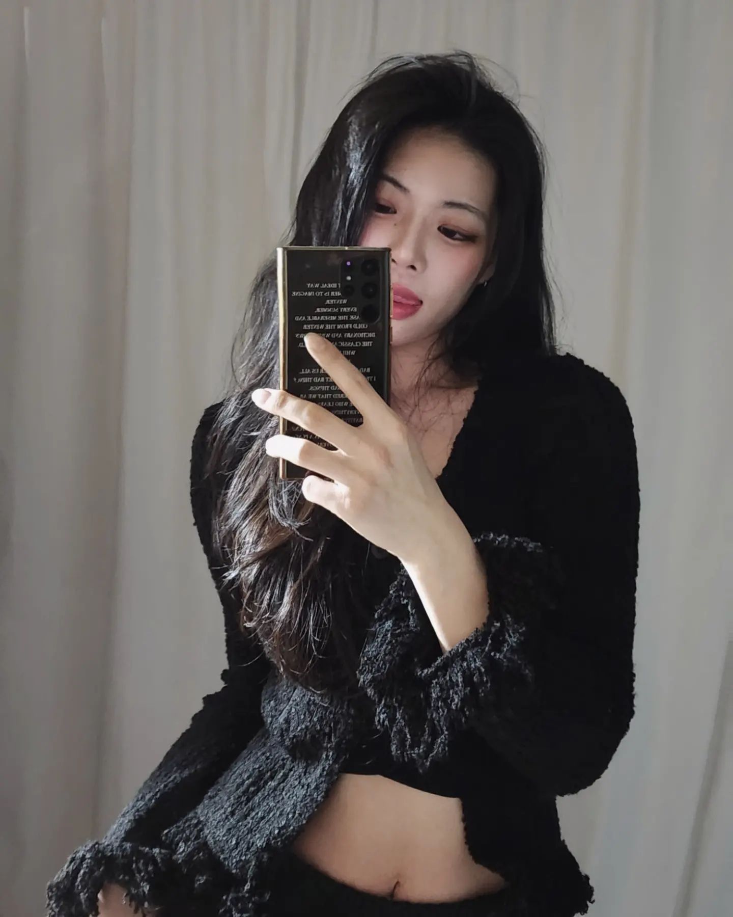 트위드 같은 느낌의 가디건은 또 처음 -`♥´-
afewcomments_com
