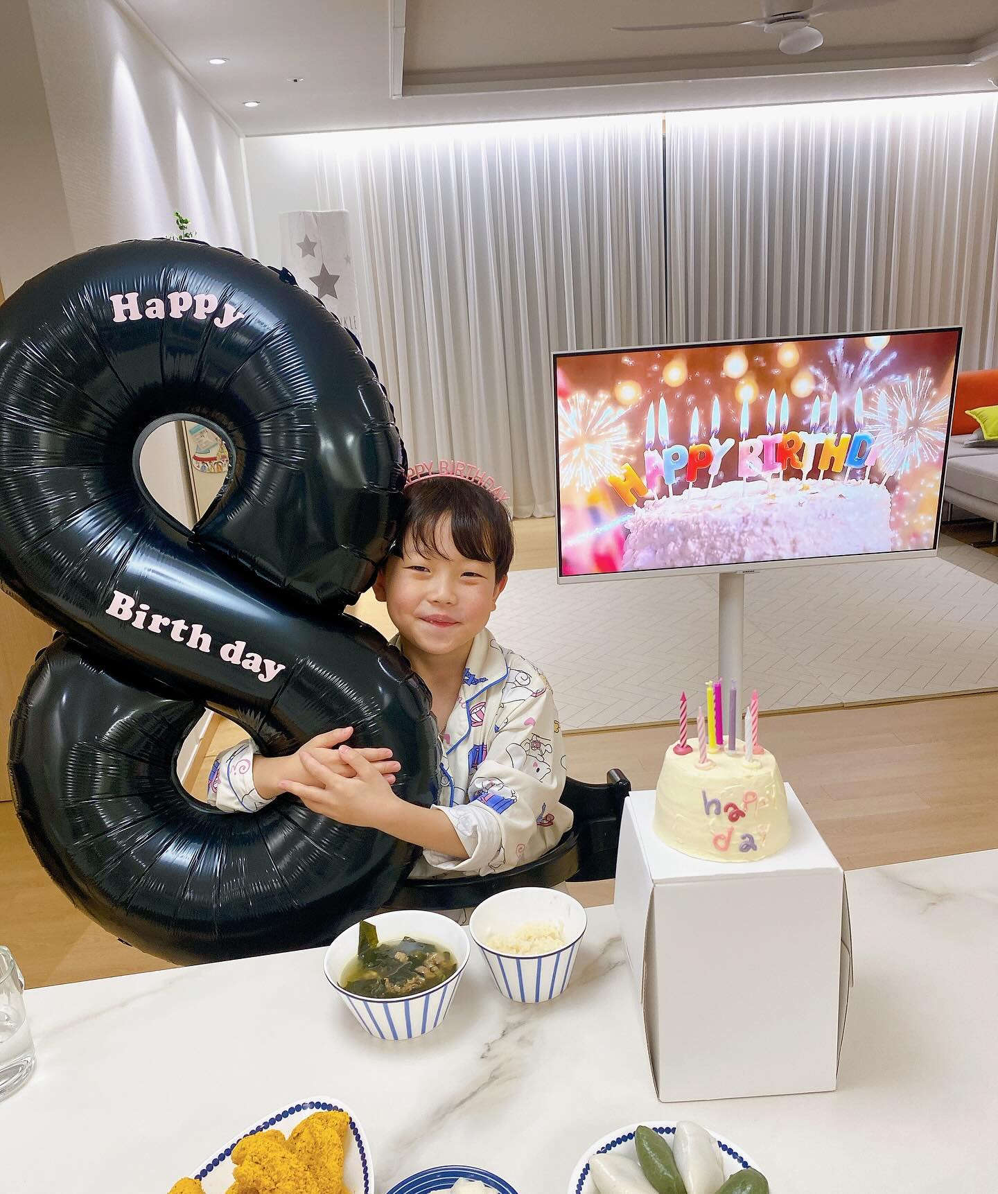 JUNU 8th birthday 

아들 여덟살 생일 축하해
초등학생 처음생일,
많이컸다 우리준우 🩵

건강하고 사랑받는 준우가되길🙏🏻

#8살생일 #생일축하해 #매니매니사랑해