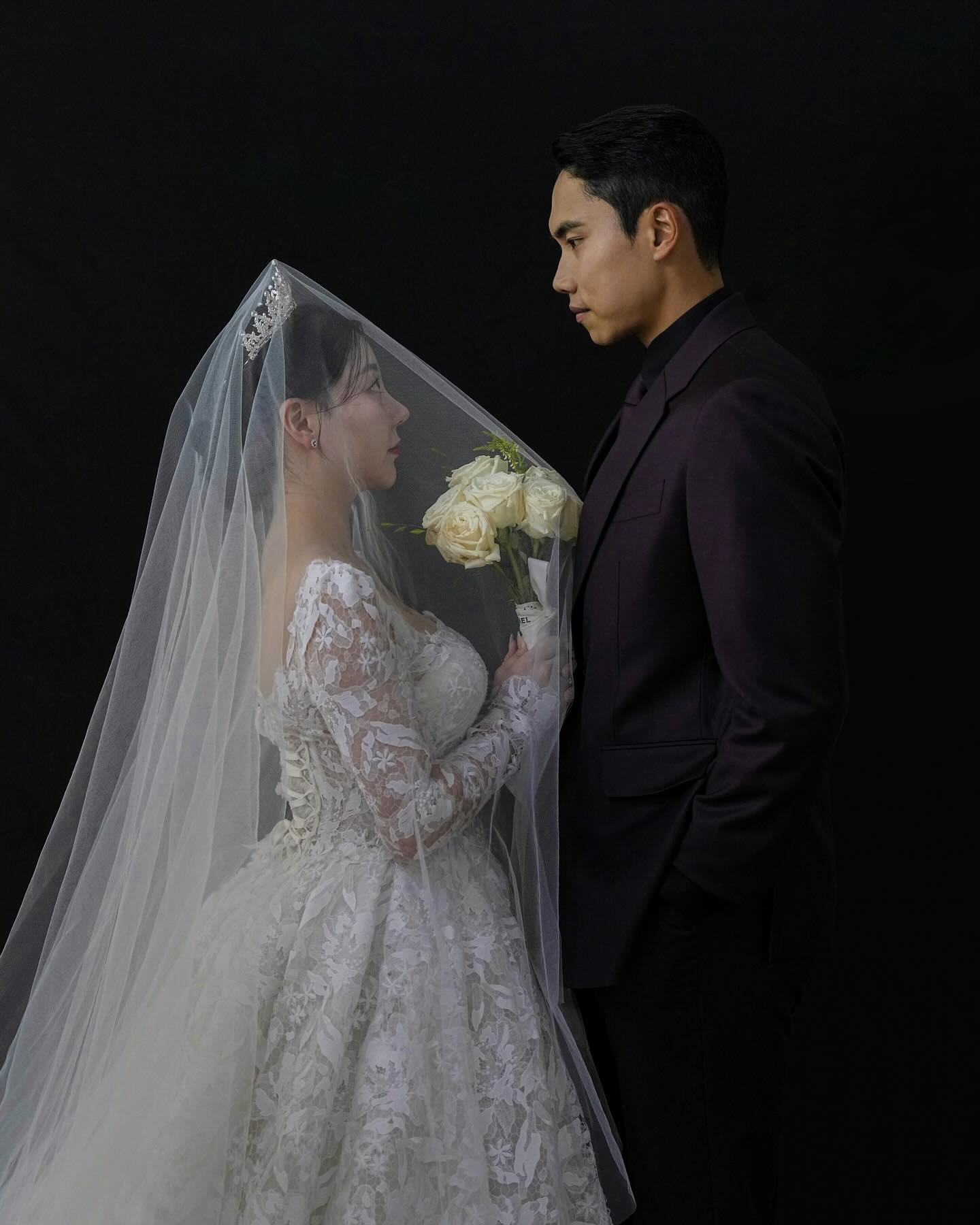 .

저도 이제 갑니다 …💍🤍
너무 다르지만 서로에게 필요한 존재라🥺 
디엠으로 많은 분들이 축하해주셔서 감사합니다 :) 
웨딩화보 기획하면서 하루하루 신나게 지내는 중 💕 

#12월28일 #엘리에나호텔