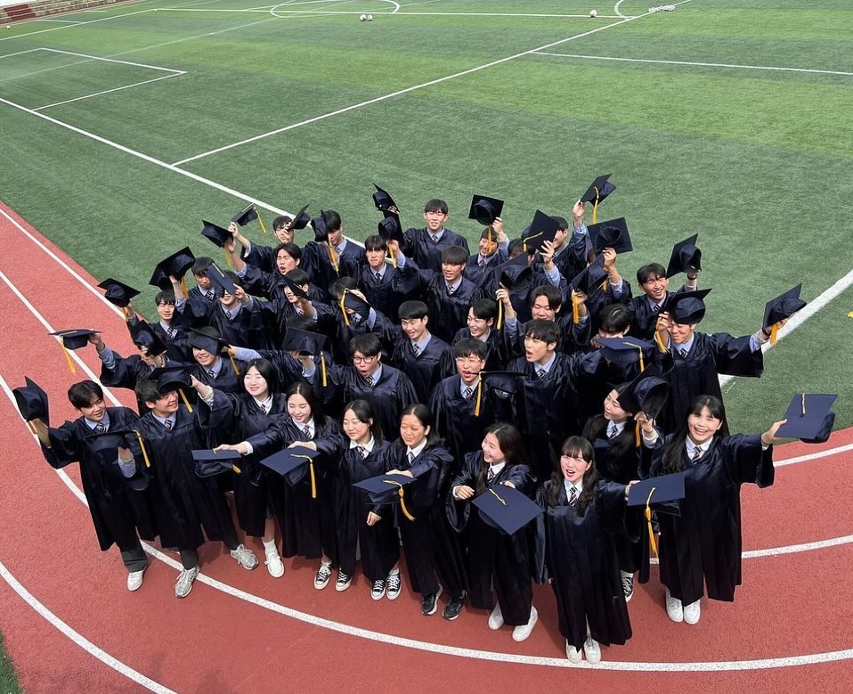 졸업이다 ! : ) 🎉🎓
Class of 2024, 선생님들, 시범단, 워십
모두 감사하고 사랑합니다 ♡ 

2020.02.28~2023.12.23