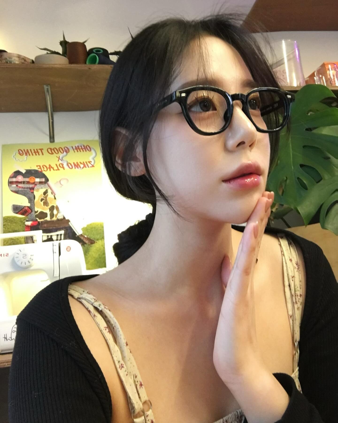 #협찬 #한글안경 #hangleeyewear #뉴성수블랙 
#한글안경X트래블 #한정판 #무신사 
한글안경 공식 홈페이지에서 구매 가능 🤓🫧