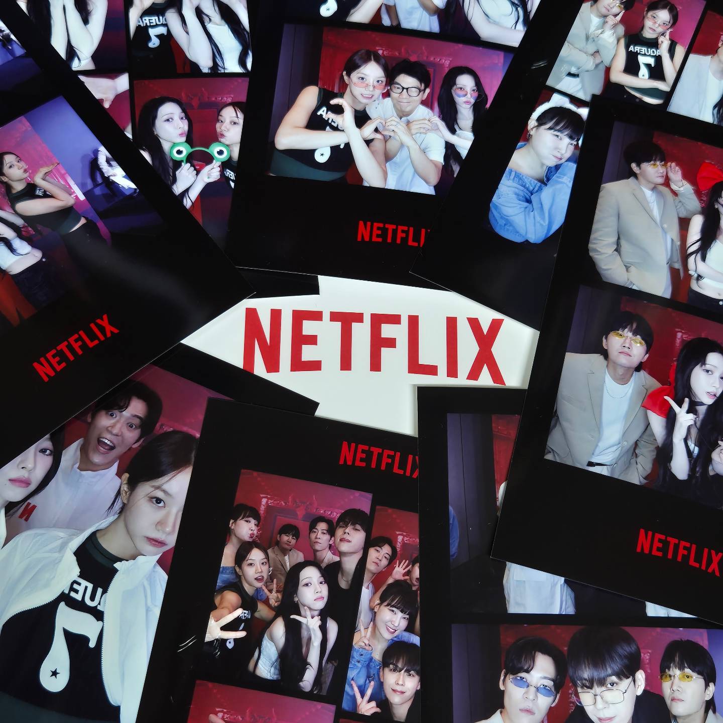 #넷플릭스 에서 날아온 미스터리 수사단 네컷 이벤트 당첨 선물🎁
저 빨간 "NETFLIX" 글자가 날 설레게 해 ❤️ 
한장만 받는 건 줄 알았는데 다 왔어ㅜㅜㅜ
#정종연pd 님 얼른 #미스터리수사단 시즌2 들고 돌아오십시오.
영상에서도 케미 미쳤는데 사진에서도 미쳤네ㅜㅜ

#netflix #넷플릭스 #미스터리수사단 #추리예능 #이용진 #존박 #이은지 #이혜리 #김도훈 #카리나 6명 고대로 시즌2로 돌아와 제발....