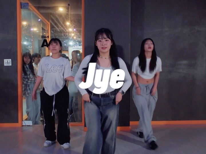 뭅뭅뭅 ~ 💨

📍 imnewdance_official 
🎧 beyonce #move 

#jye #jyechoreography #dancer #choreo 
#choreography #imnew #imnewdance #follow #like 
#beyoncé #move #kpop #song 
#코레오 #아임뉴댄스 #안무가 #안무