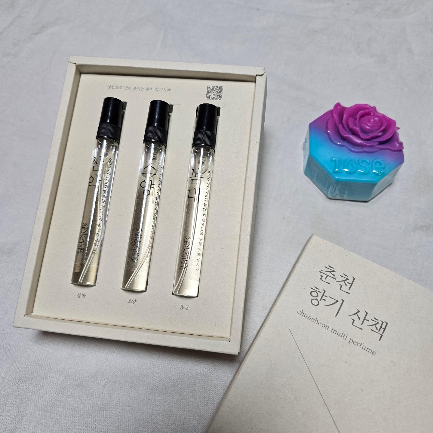 #협찬 영상으로 먼저 즐기는 춘천 #향기산책
#센트정원 향기를 산책하다!! 춘천의 #삼악산 과 #소양강 그리고 춘천의 봄 #김유정역 을 모티브로 만들었다는데 모닥불과 나무의 향을 표현한 [삼악]이 개인적으로 신기하고 마음에 드네요.

향기로 기억되는 춘천
춘천로컬크리에이터
큐알코드 찍고 영상을 먼저 보니 
어느새 #춘천여행 하는 느낌!!

풍경산책 코스를 보다보니 춘천에 급 달려가고파지네요.
 상세페이지 내 풍경산책 코스를 통해 춘천에 가보고 싶어지는 욕구

센트정원의 체험형 팝업이 10.26-11.05 춘천 명동길 15 컴포즈커피 1.3층 미드센스갤러리 팝업에서 운영되고

11.06-11.08 송암스포츠타운 일대에서도 팝업 오픈 예정이라하니 나들이삼아 가볼까나?

#춘천로컬브랜드 #춘천로컬크리에이터 #강원로컬크리에이터 #춘천향기 #춘천향기산책  #춘천산책코스 #멀티퍼퓸 #춘천기념품 #춘천조향 #향기