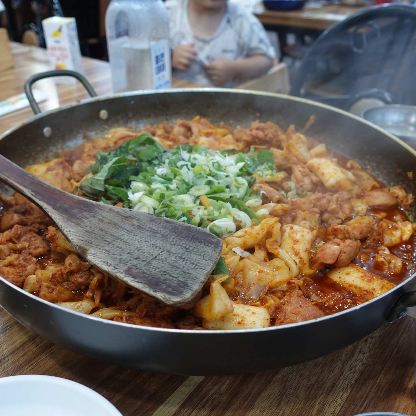 #광고

레드리본 맛집
🌟 가미닭갈비 913 🌟

✨ 닭갈비
부드럽고 쫄깃한 육질에 매콤달콤한 양념이 일품! 🍗

✨ 볶음밥
남은 양념과 함께 볶아내는 것은 필수! 고소함이 가득~ 🍚

🥤 코카-콜라 제로
청량한 맛이 음식의 맛을 더욱 살려줘요. 매운 닭갈비에 딱! 💯

다음에도 꼭 방문하고 싶어요! 🎉

#코카콜라 #코카콜라제로 #레드리본 #코카콜라레드리본 #맛집 #블루리본서베이 #블루리본 #맛집리뷰 #울산맛집