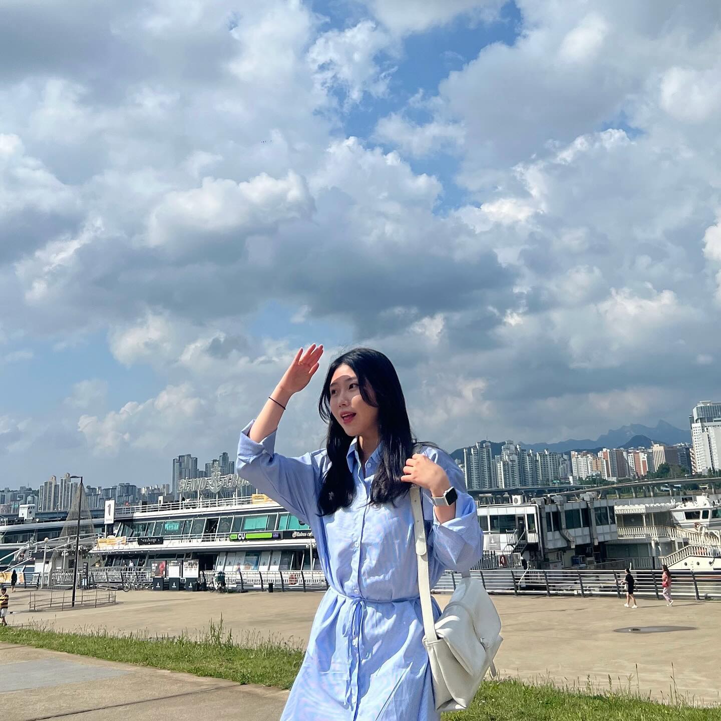 비온 후 맑음 🌧️☀️

중학생때 만났던 우리는 10년이 지난 지금도 만나고 있더라☻