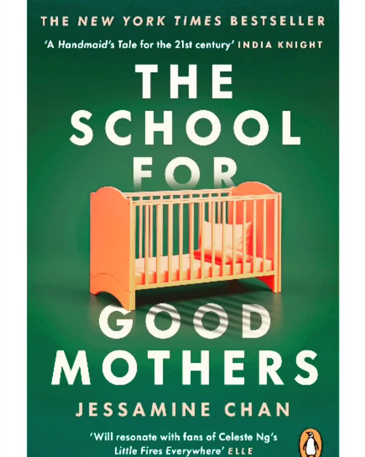 -
#2024_독서_06
#theschoolforgoodmothers
#좋은엄마학교
#jessaminechan

-
- A mother is always patient. A mother is always kind. A mother is always giving. A mother never falls apart. A mother is the buffer between her child and the cruel world.

- She prays for love, for a full heart. “I pray for a miracle,” she says.Everyone nods. Yes, they say. A miracle.

- Love you, Mommy! Take care! Take care!”

-
사회에서 규정한 좋은 엄마가 되지 못한 몇몇 나쁜 엄마들 은 각종 크고 작은 사고로 인해 좋은 엄마 학교 프로그램을 1년간 이수하게 된다. 프로그램에서 좋은 점수를 받고 시험을 통과하면 다시 아이와 함께 살 수 있게 된다.

플롯도 나쁘지 않고 등장인물도 섬세하게 묘사되어 있지만, 도무지 종잡을 수 없고 어떤 사람인지 규정하기 어려운 주인공 때문인지, 숨막히고 조금은 지루했던 프로그램에 대한 이야기가 길어졌기 때문인지 중간부터는 읽기가 힘들었다. 나는 좋은 엄마인가, 어떤 엄마가 좋은 엄마지? 감정이 있고 단점투성이인 사람보다 로봇 손에 크는게 더 나은건가? 그렇게까지 나를 버리고 아이를 키우는 것의 의미는 뭘까? 별 생각이 다 들었다. 
중간 부분이 지루하기도 했고 정서적으로 학대받는 사람들을 보는 것이 쉽지 않았지만 결론적으로 이 책은 참 모임하면서 수다떨기 좋은 책이구나 싶다. 

키우던 강아지를 복제해서 다시 만들어 키우는 세상이 왔다. 삶에 대한 의미가 흐려지는 요즘, 나는 무슨 마음으로 아이들을 키우는지, 이런 시대에 아이들에게 나는 어떤 이야기를 해줄 수 있는지, 이 어려운 부모 노릇이 징글징글 하면서도 왜 그렇게 나한테 필요한지 자꾸만 생각이 꼬리에 꼬리를 물고. 

감사합니다 mme.leny page_turners_kr

#책스타그램 #북스타그램 #원서읽기 #영어원서 #원서읽기모임 #책읽는엄마