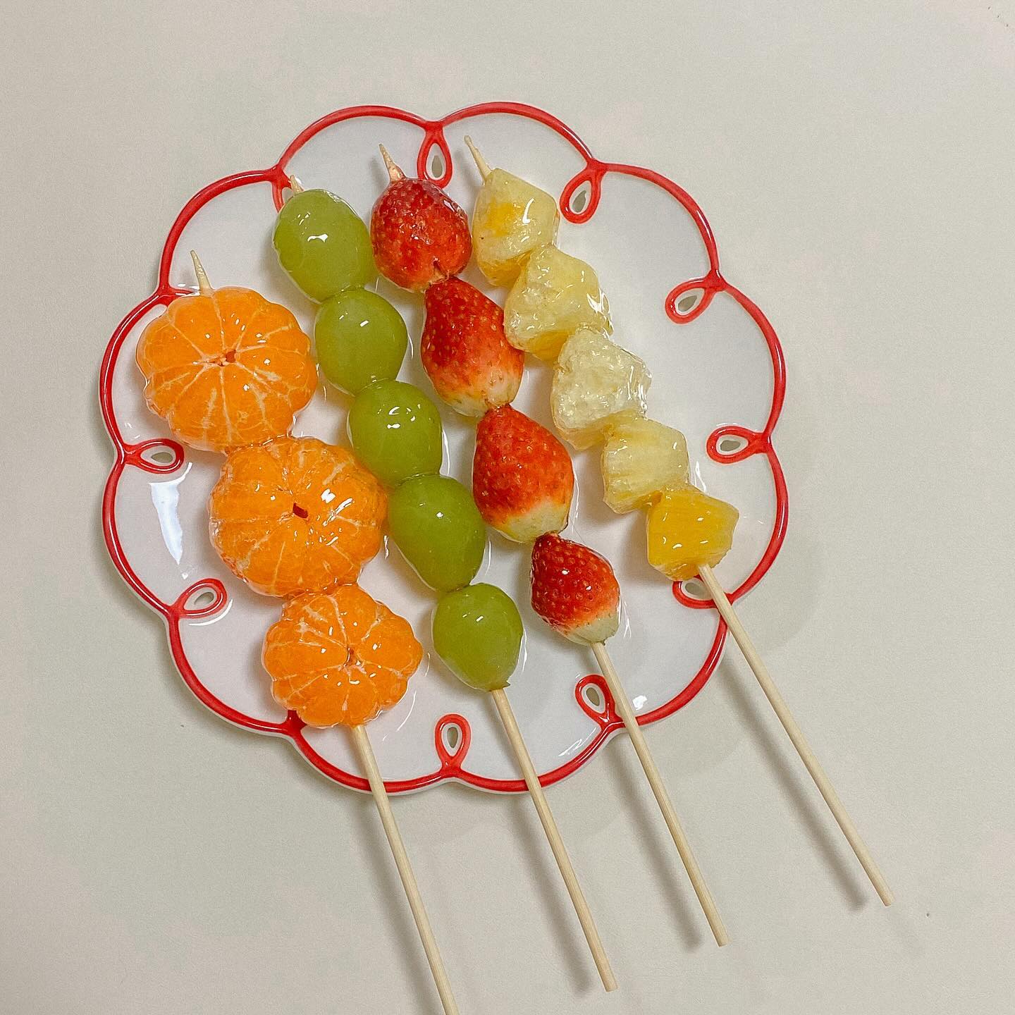 신랑이 한번도 먹어 본적 없다고 해서 배달 시켰어요!
역시 탕후루는 딸기🍓 아닐까요??
전 사실 이 때운거 빠질까봐 너무 걱정 됬다는🤭
다행히 괜찮아요😚
저 같은분 또 계신가요 ㅋㅋㅋㅋ

#탕후루 #딸기탕후루 #샤인머스캣탕후루 #통귤탕후루 #파인애플탕후루 #간식스타그램 #간식그램 #간식타임