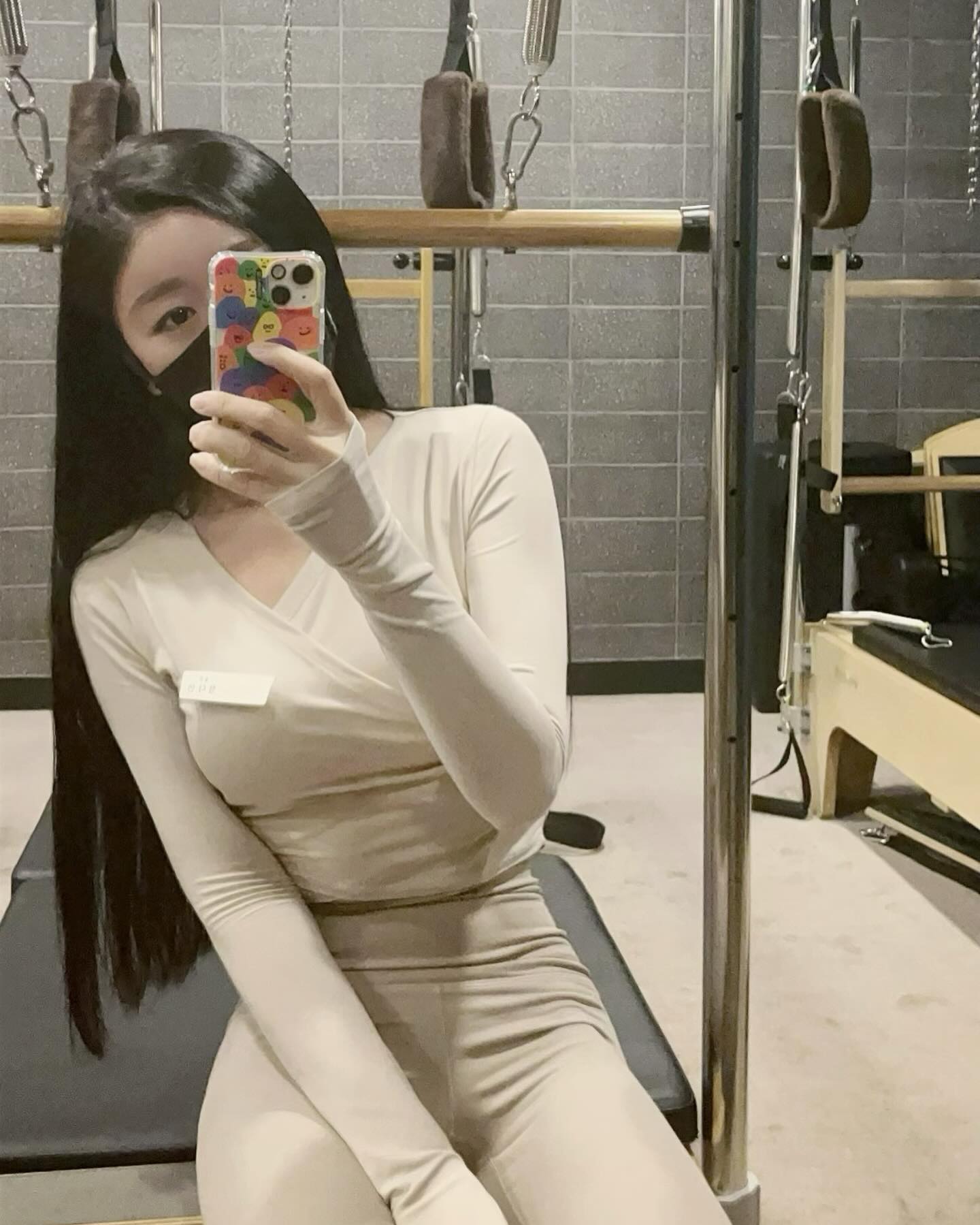 직업이 하나 더 생겼어요 #식집사 🌱

#식단 이 일상이라
채소를 항상 소분해서 보관해도
못 먹고 상해서 버릴 때가 있고

로켓프레시 최소주문금액 맞추느라
억지로 더 사게 되는 것 같아
가계부 쓰면서 고민해오다가

직접 채소를 키우기로 결심했어요 🤟🏽🤟🏽

흙 화분은 벌레가 생길까봐
전부 #수경재배 하기로 했어요.
총 16종의 채소를 키우기 시작했고
대부분은 유럽상추예요 🥬

샐러드, 샌드위치 만들어 먹을
생각에 벌써 신나신나 💚💚

#식테크 #홈파밍