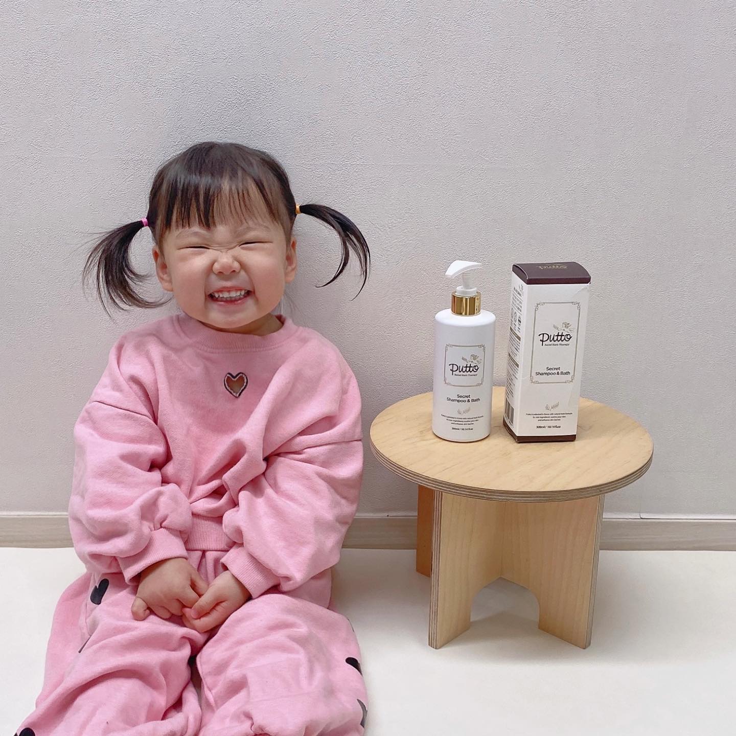 #협찬
ㅤㅤㅤ ㅤㅤ 
약산성 ph로 머리부터 발끝까지 자극없이 사용가능한 
올인원 워시 퓨토 시크릿 샴푸앤바스 🧴
ㅤㅤㅤ ㅤㅤ 
퓨토만의 특허 받은 갈색 진정 허브수를 함유해서
민감한 아기 피부 진정에도 도움을 준답니다.
ㅤㅤㅤ ㅤㅤ 
안자극 테스트 완료된 제품으로
눈가에 부담없이 편안한 세정이 가능해요 !
ㅤㅤㅤ ㅤㅤ 
소중한 우리 아이 바디워시는 ㅤㅤㅤ ㅤㅤ 
퓨토 시크릿 샴푸앤바스로 장만하세요 💗ㅤㅤㅤ ㅤㅤ 

ㅤㅤㅤ ㅤㅤ 

putto_officialㅤㅤㅤ ㅤㅤ 

ㅤㅤㅤ ㅤㅤㅤ ㅤㅤ ㅤㅤ 

ㅤㅤㅤ ㅤㅤ 
ㅤㅤㅤ ㅤㅤ 
ㅤㅤㅤ ㅤㅤ 

ㅤㅤㅤ ㅤㅤ 
ㅤㅤㅤ ㅤㅤ 
ㅤㅤㅤ ㅤㅤ 
ㅤㅤㅤ ㅤㅤ 
ㅤㅤㅤ ㅤㅤ 

ㅤㅤㅤ ㅤㅤ 
ㅤㅤㅤ ㅤㅤ 

ㅤㅤㅤ ㅤㅤ 

ㅤㅤㅤ ㅤㅤ 

ㅤㅤㅤ ㅤㅤ 

ㅤㅤㅤ ㅤㅤ 
ㅤㅤㅤ ㅤㅤ 
ㅤㅤㅤ ㅤㅤ 

ㅤㅤㅤ ㅤㅤ ㅤㅤㅤ ㅤㅤ 

ㅤㅤㅤ ㅤㅤ 

#아기샴푸 #퓨토샴푸 #퓨토바디워시 #아기모델 #아기바디워시 #일상 #baby #아기스타그램 #아기워시 #육아 #육아스타그램 #좋반 #유아샴푸 #fff #애스타그램 #아기샴푸추천 #육아소통 #육아일상 #육아맘 #도치맘 #좋아요 #베이비스타그램 #아가방퓨토