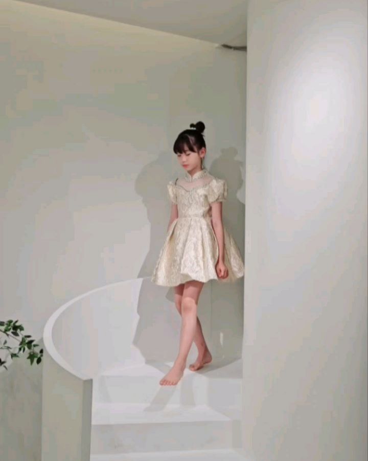 #유나이벤트 #드림 #나눔

키 143cm 유나에게 넘나 댕강한 드레스
키 115-125cm 사이 동생에게 물려주고퐈요🤍

받으심 유나언니 태그해서 인증샷 하나쯤 올려주기🫣

이벤트 참여 방법
✔️ 이 게시물에 참여댓글 + 친구소환 센스
✔️유나의 다른 피드 좋아요 or 예쁜 댓글 쵸큼 남겨주심 기뻐요

프라이데이나잇에 유나가 직접 뽑을게요🙏 많관부~~~

근데 레이스 소재라서
안에 좀 따가울 수 있다는거...감안해주세욜🥹
(우리딸 예민보스라 잠깐씩 입음요)

#여아드레스