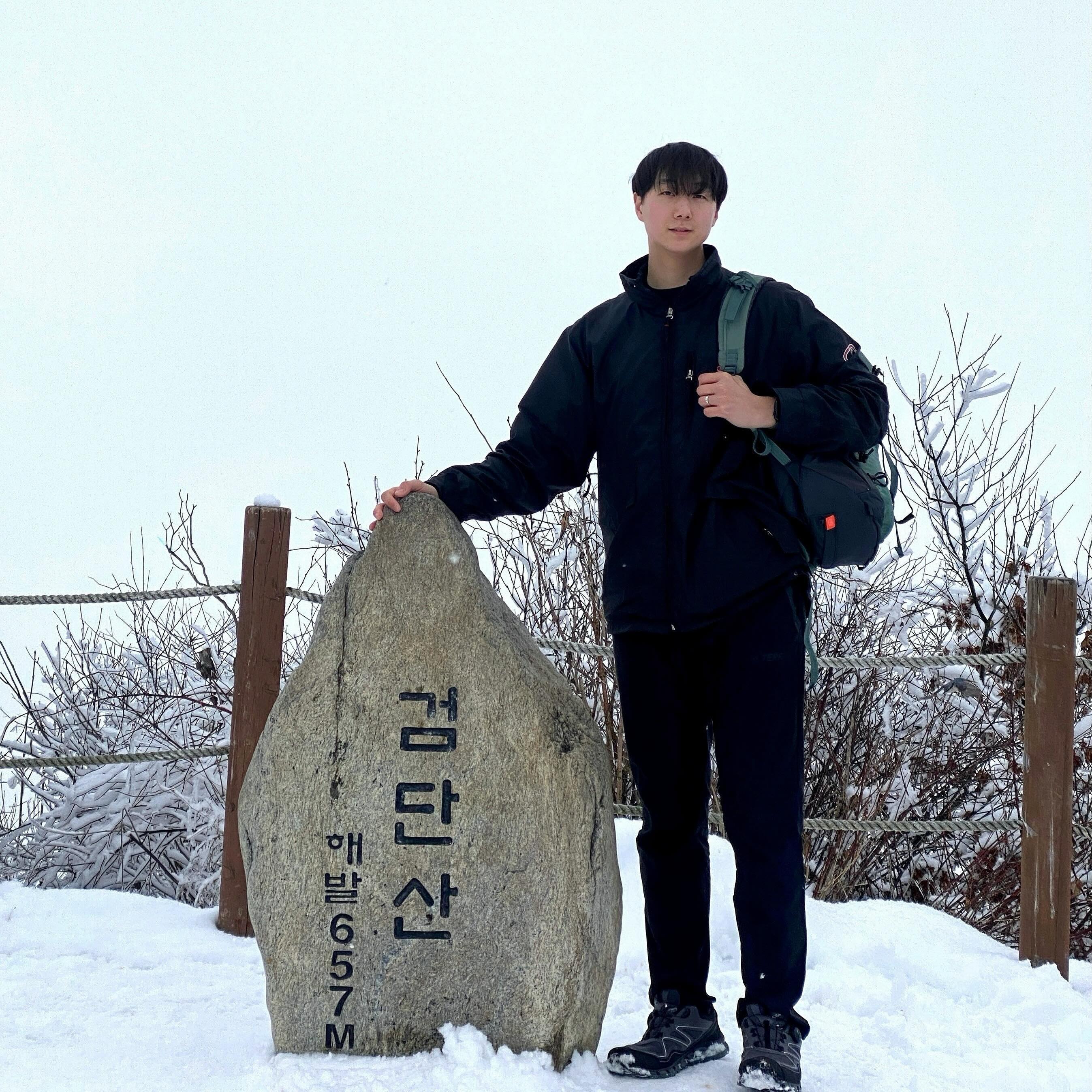 오랜만에 포스팅
눈이 펑펑 내린 산에서