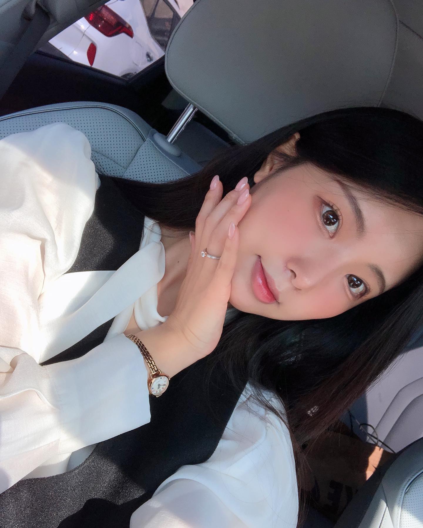 딸기 케이크 한판 먹고싶어요🍰🖤