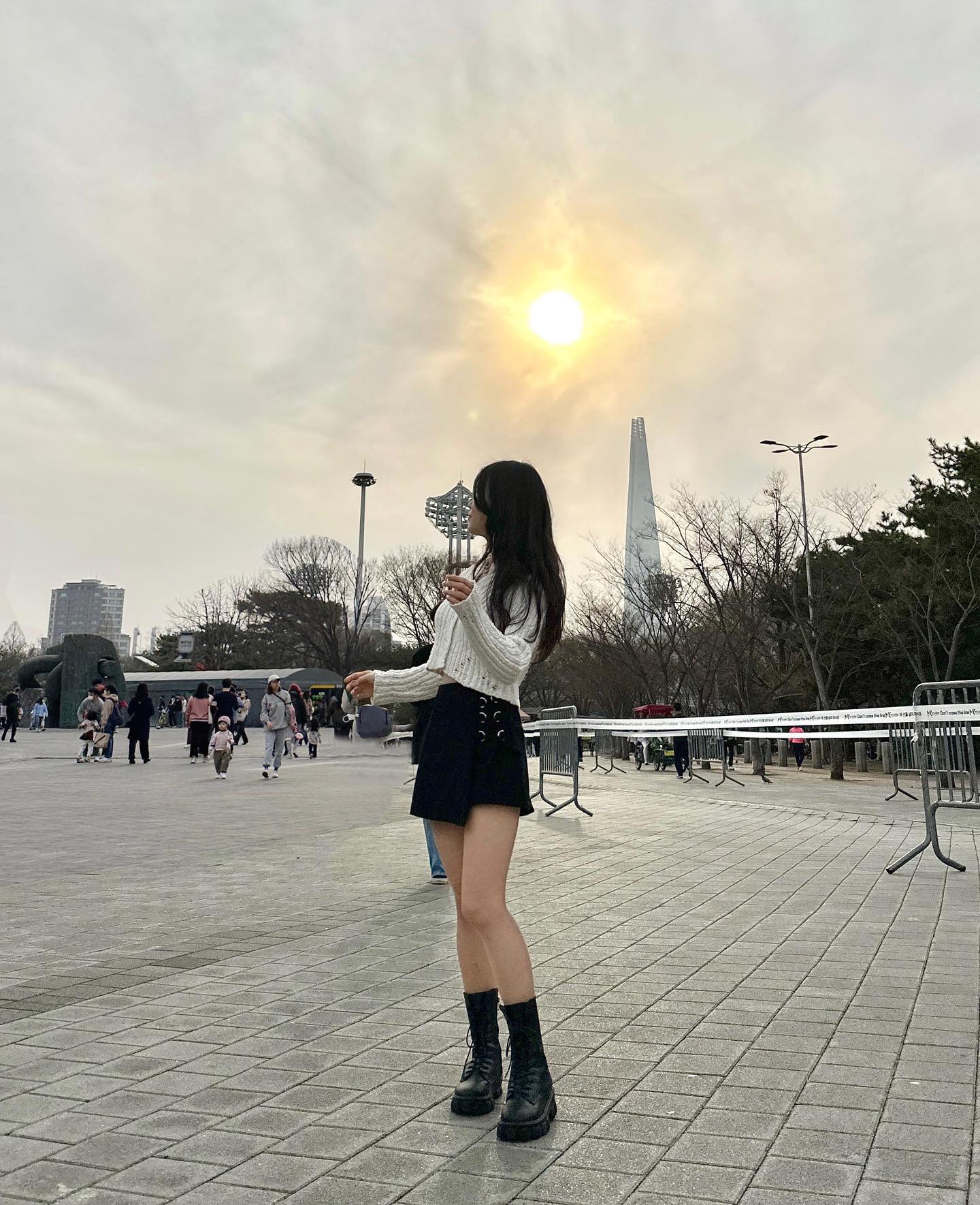 인생 첫 스탠딩 콘서트 = 윤하언니❤️
스탠딩 힘들지만 언니를 가까이서 볼 수 있었으니까...✨
.
.
.
하지만 153은 더이상 스탠딩 안갈래....
키 큰 사람들이 많아서 안보여요...🥺
