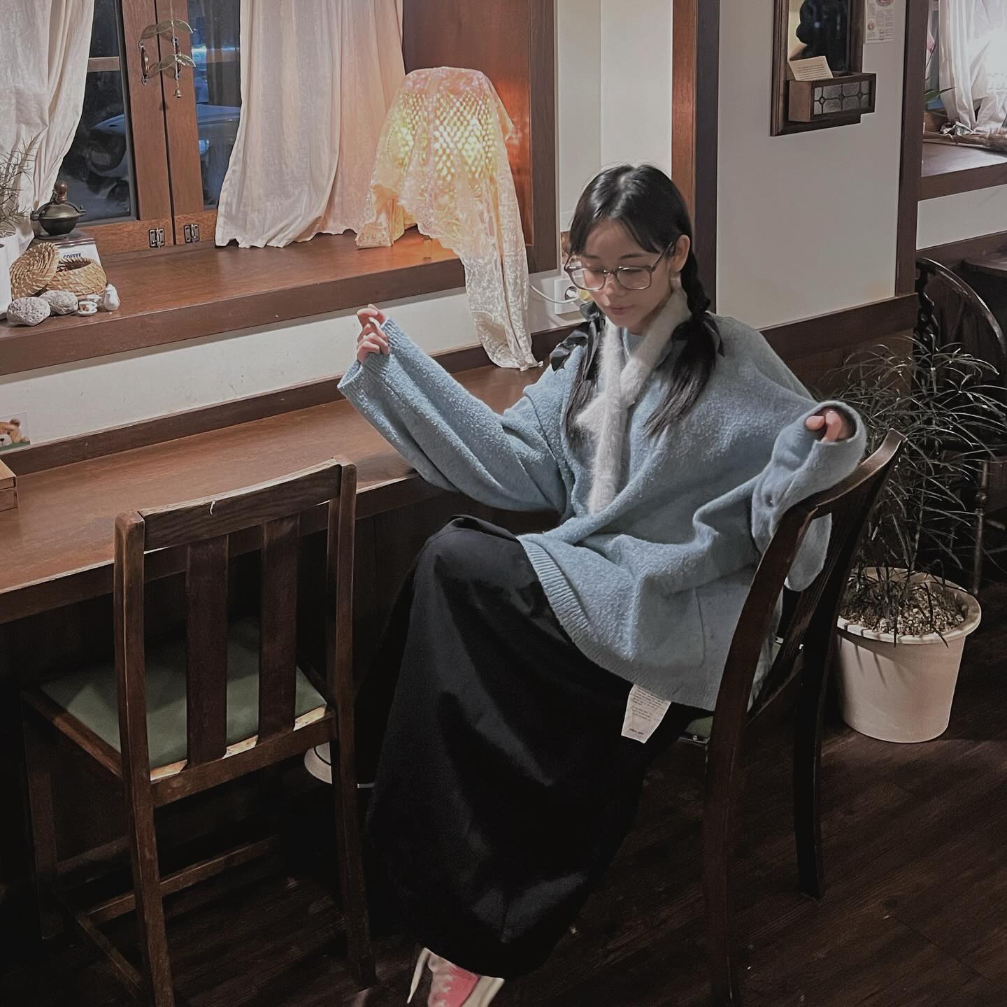 둘찌가 선물로 사준 핑꾸신발 개시 💖
옛날엔 무채색만 좋아라 했는데
요즘엔 채도빵빵 특히 핑꾸사랑
아무도 못말려어 ㅎ,ㅎ