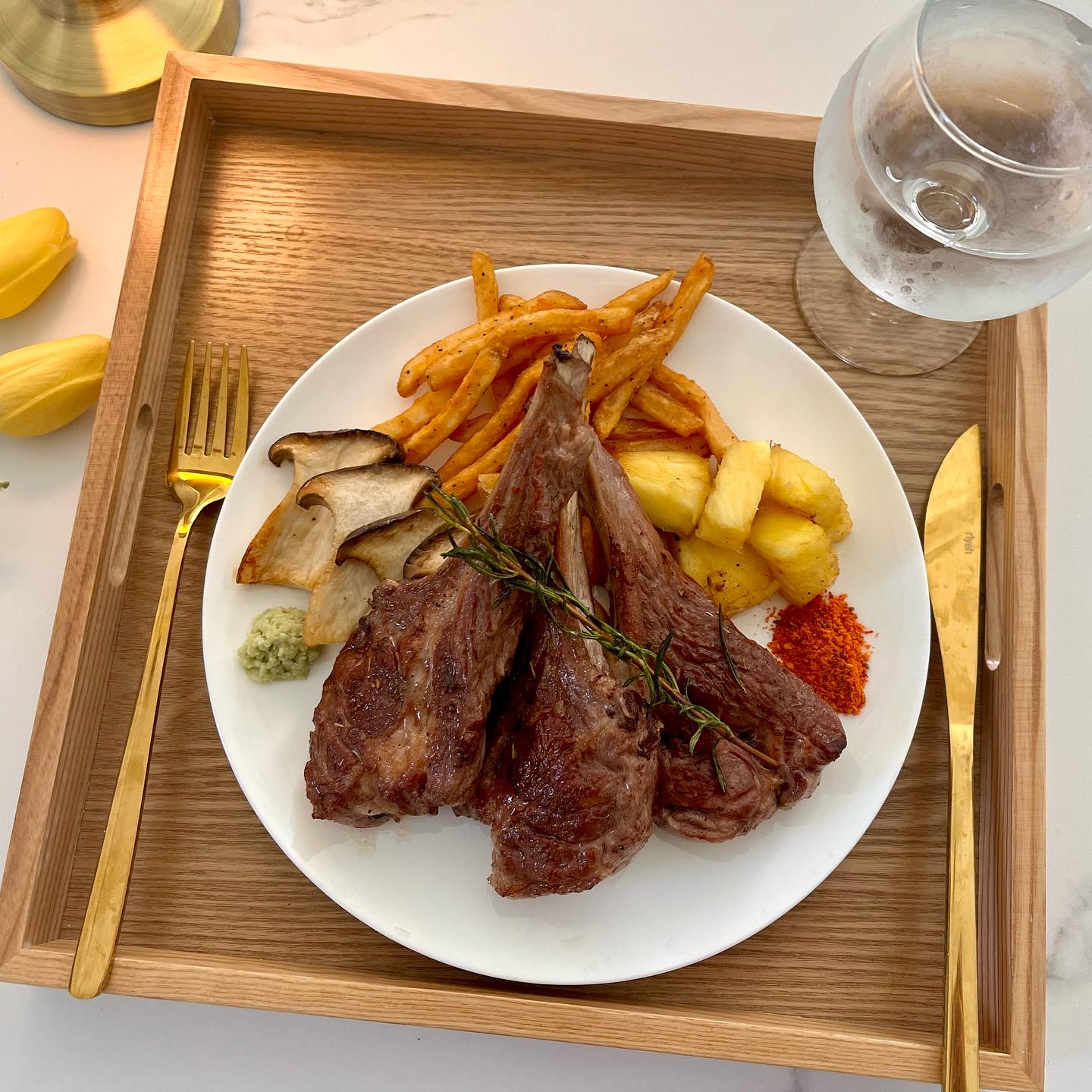 #협찬 🤎고기팜🍗🤎 gogifarm.co.kr 

온라인에서 전국 산지 고기를
비교해서 구매할 수 있는 <고기팜> 플랫폼!

여러 업체가 입점해 있어 신선한 고기를 
바로바로 비교해서 구매하실 수 있어요!

저는 양고기 숄더랙을 스테이크로 먹었는데, 
냉장이라 신선하고 잡내도 거의 나지 않았어요!

서비스 쯔란도 함께 보내주셔서 
양고기와 함께 찍어 먹었어요 :)

고기팜 어플 설치 후 회원가입시 3000원 적립금도 
지급되니 고기는 고기팜에서 구매해보세요😊

#고기팜 #온라인정육점 #전국축산물유통 #전국고기 #고기비교사이트 #양고기 #소고기 #닭고기 #돼지고기 #오리고기
