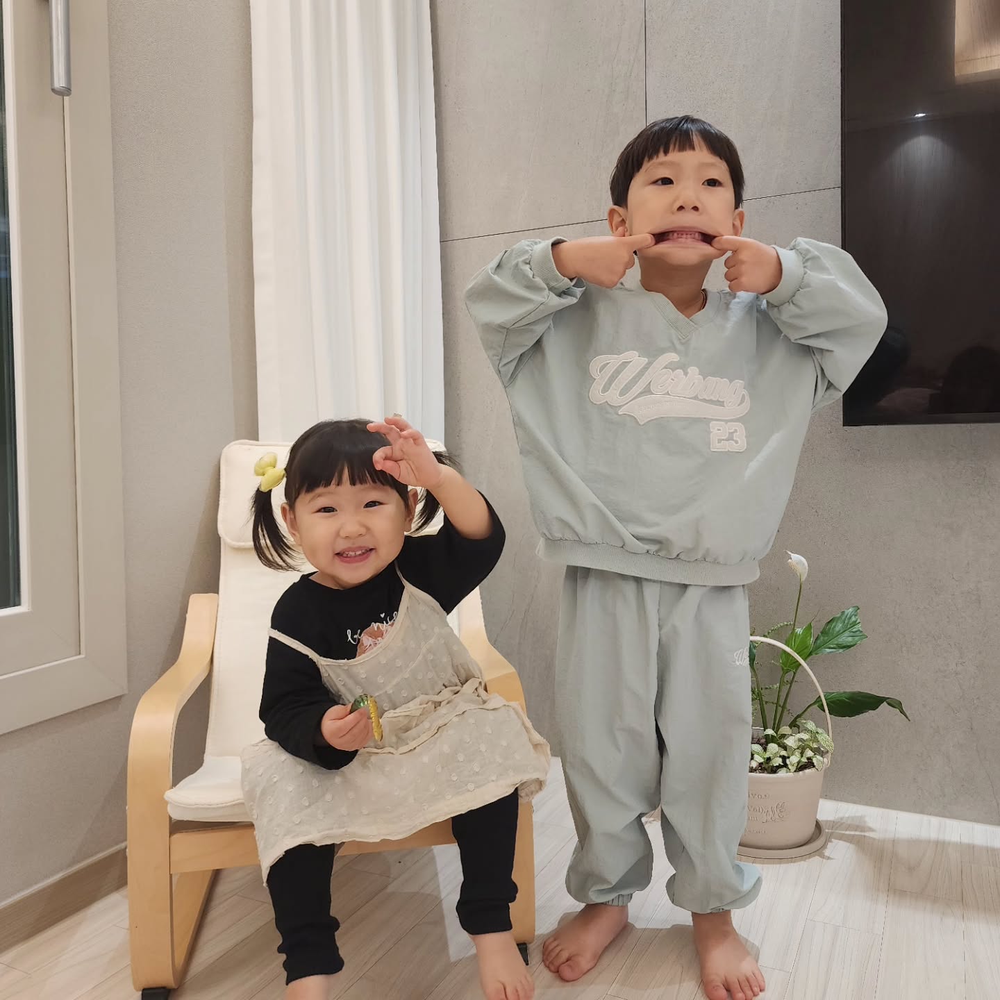 #짱시우윤아ෆ 

하루하루 커가는 너희들 보면 그저 흐뭇...
엄마로써 나로써 챙겨가려니 정신이 없지만!!

매일 나보다 더 많은 것을 도전하는 너희를 보면서
엄마도 한번 도전해볼께❤️

account run by mom