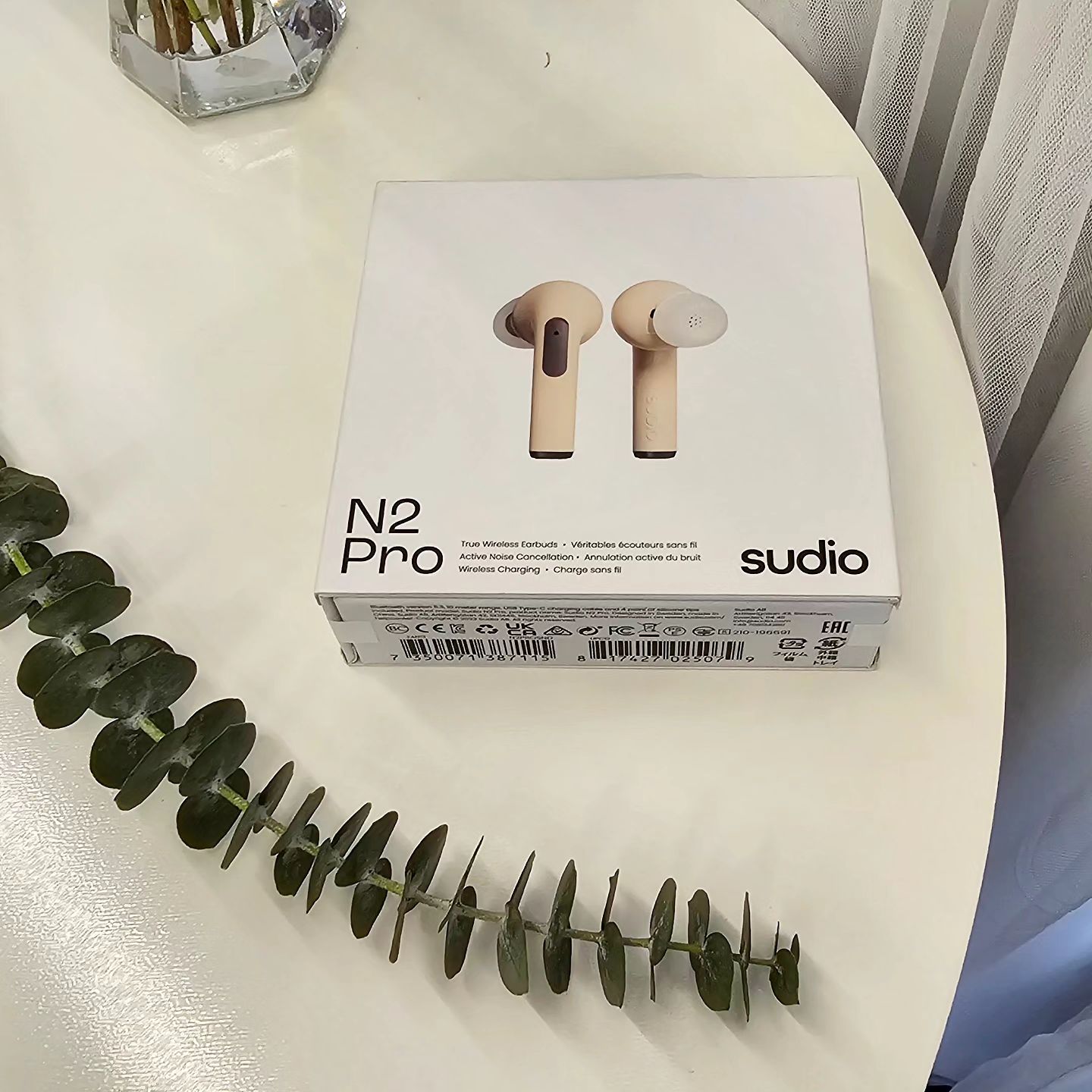#협찬

#수디오 #n2pro 
언제나 갖고다니는 이어폰이에요.

색상 디자인 다 마음에 들어 선택했는데 케이스도 손안에 쏙 들어오고 음질도 좋아요.

만보걷기일상의 동반자 ㅎ

음악 들으며 걸을때 신난 발걸음을 만들어주네요.

#블루투스이어폰 #액티브노이즈캔슬링 #수디오이어폰 #수디오n2pro #노이즈캔슬링 #무선이어폰