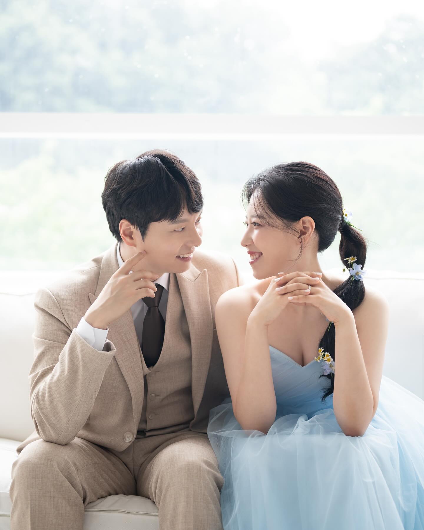 🩵
저희 결혼합니다💍
많은 분들에게 연락드리고 싶었지만 오랜만에 결혼을 전하는 연락이 부담스러울 수 있다는 생각이 들었습니다. 혹시나 연락을 받지 못한 분들이라도 저희의 앞날을 기쁜 마음으로 축하해주시면 감사하겠습니다. 내일 식장에서 만나요🫶🏻
.
🤵🏻박종상❤️정하란👰🏻‍♀️
2023.11.12(일) 오후 1시 빌라드지디 안산